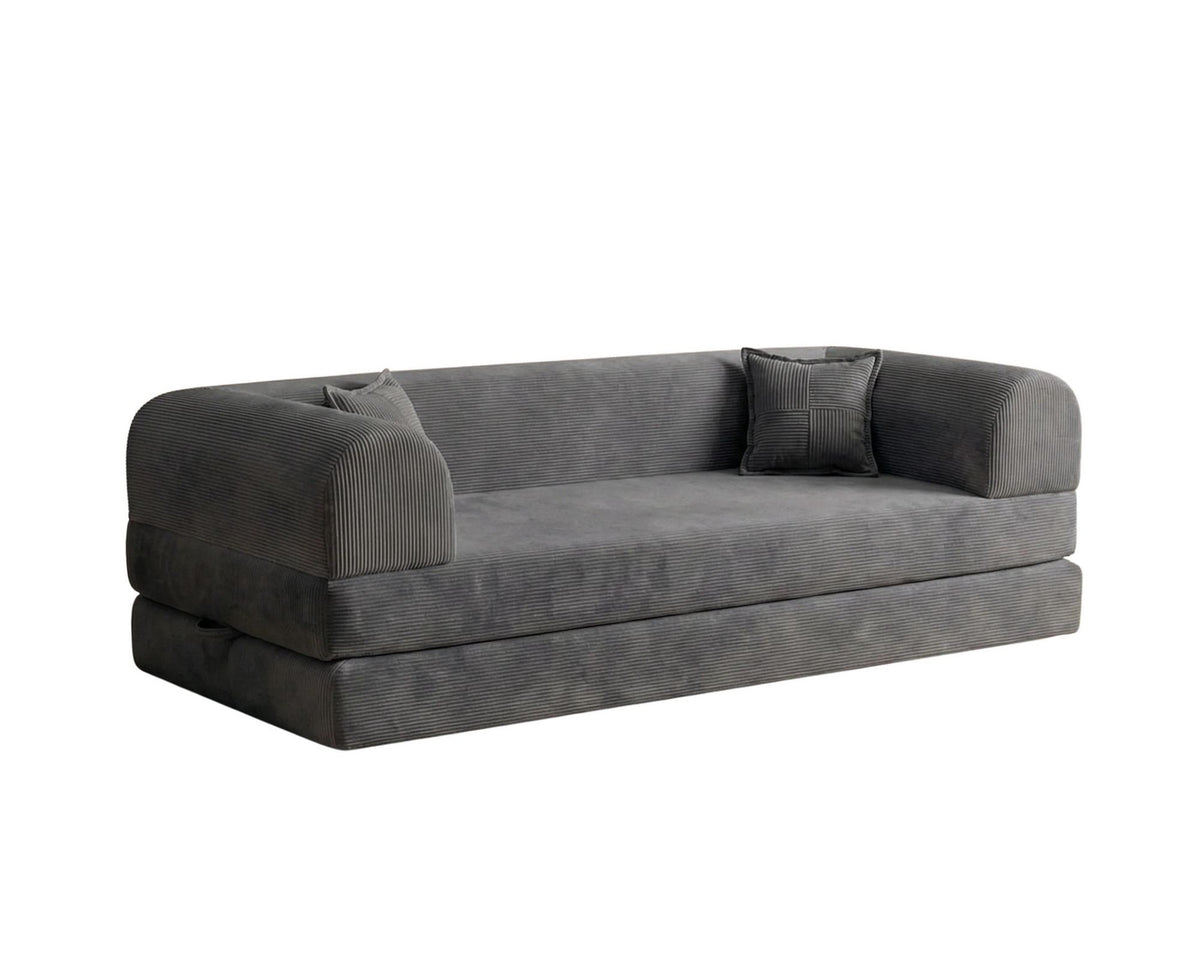 Anthrazitfarbenes 3-Sitzer Schlafsofa aus geripptem Cord-Plüschstoff mit zwei Kissen und sichtbarer rutschfester Sohle.