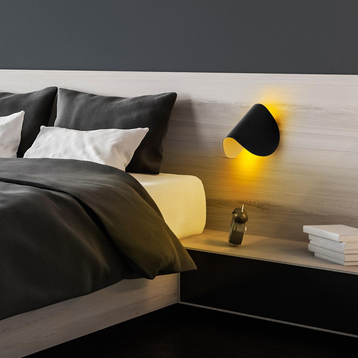 Heybe Wandleuchte - Schwarz in Schwarz präsentiert im Onlineshop von KAQTU Design AG. Wandleuchte ist von Opviq