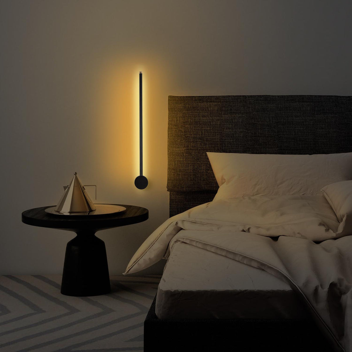 Sword Wandleuchte - Schwarz in Schwarz präsentiert im Onlineshop von KAQTU Design AG. Wandleuchte ist von Opviq