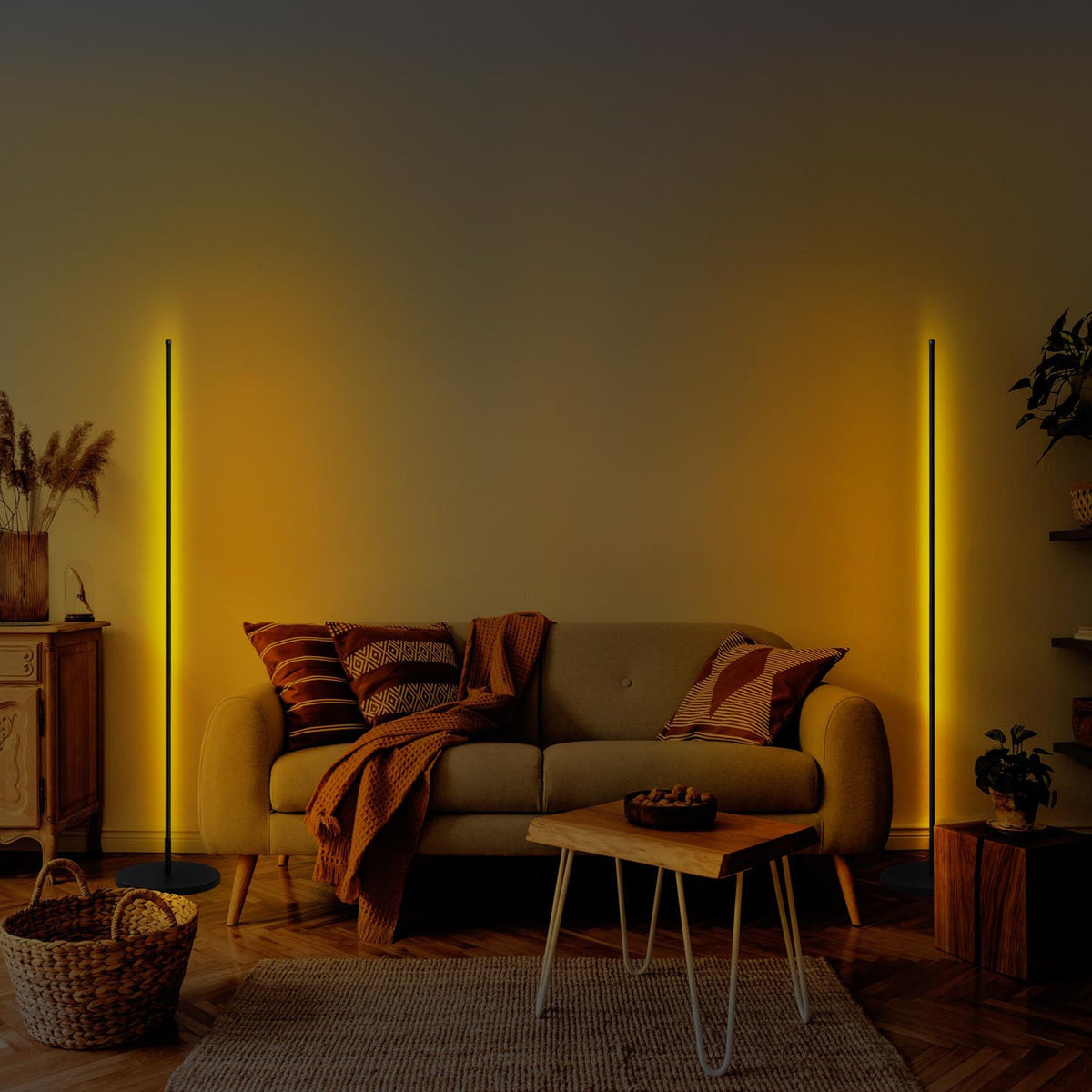 Only Stehleuchte - Schwarz in Schwarz präsentiert im Onlineshop von KAQTU Design AG. Stehleuchte ist von Opviq