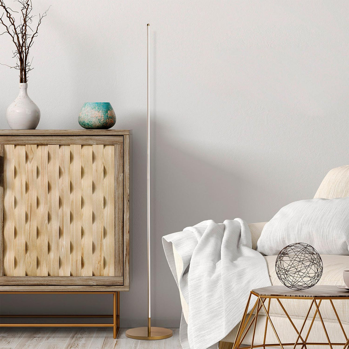Only Stehleuchte - Gold in Gold präsentiert im Onlineshop von KAQTU Design AG. Stehleuchte ist von Opviq