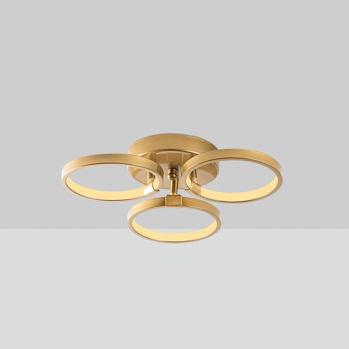 Halka Deckenleuchte - Gold in Gold präsentiert im Onlineshop von KAQTU Design AG. Deckenleuchte ist von Opviq