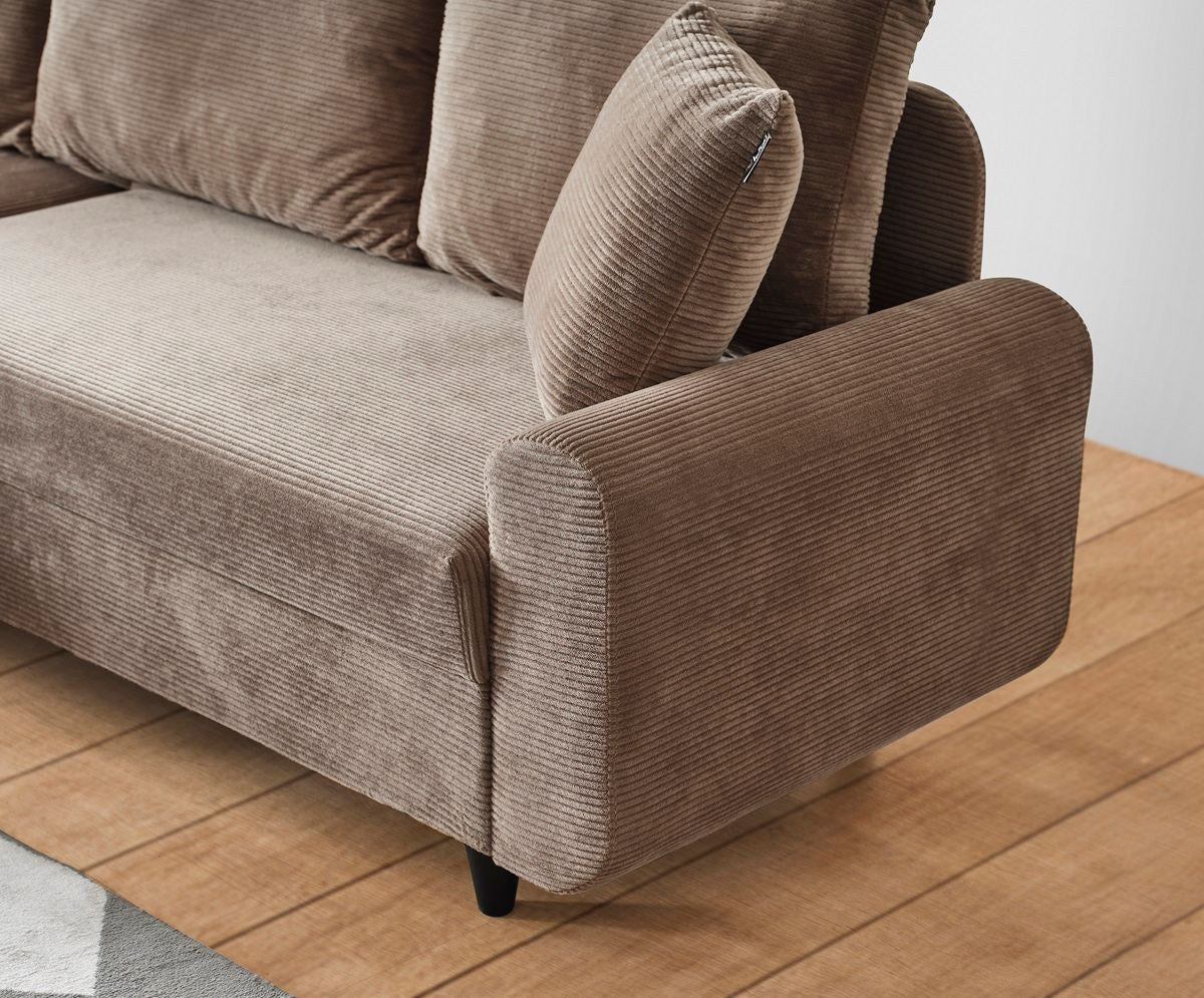 Braunes Ecksofa Flavia von Hanah Home mit Polyester-Bezug in Leinenstruktur, Metallgestell und Kunststoffbeinen, Masse 230x125x72 cm.