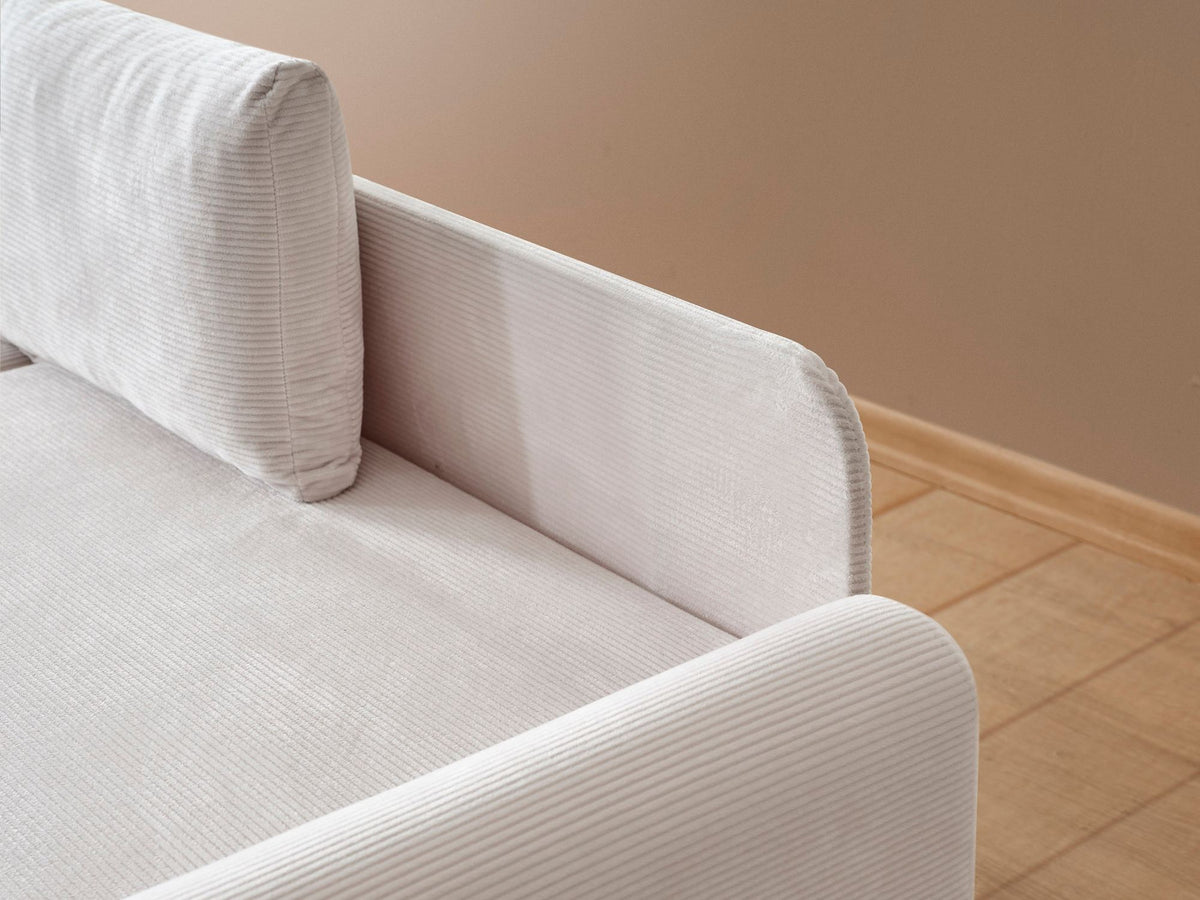 Weisses Ecksofa Flavia von Hanah Home mit Polyesterbezug in Leinenstruktur, Metallgestell und Kunststoffbeinen, fotografiert freistehend.