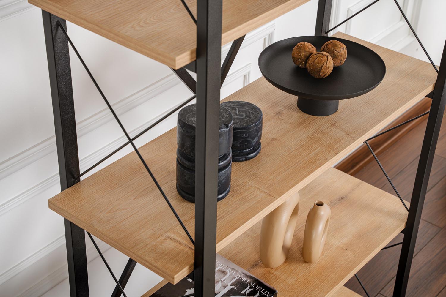 Elysian - Oak, Black in Eiche Schwarz präsentiert im Onlineshop von KAQTU Design AG. Bücherregal ist von Nordure