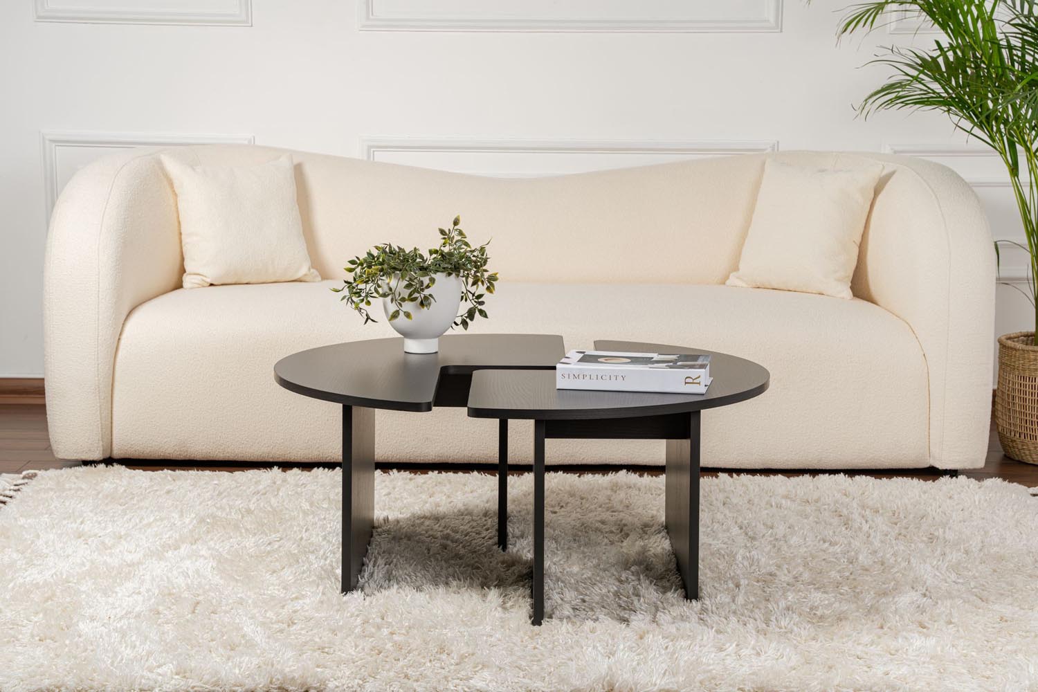 Moira - Wood Black in Holz Schwarz präsentiert im Onlineshop von KAQTU Design AG. Beistelltisch ist von Nordure