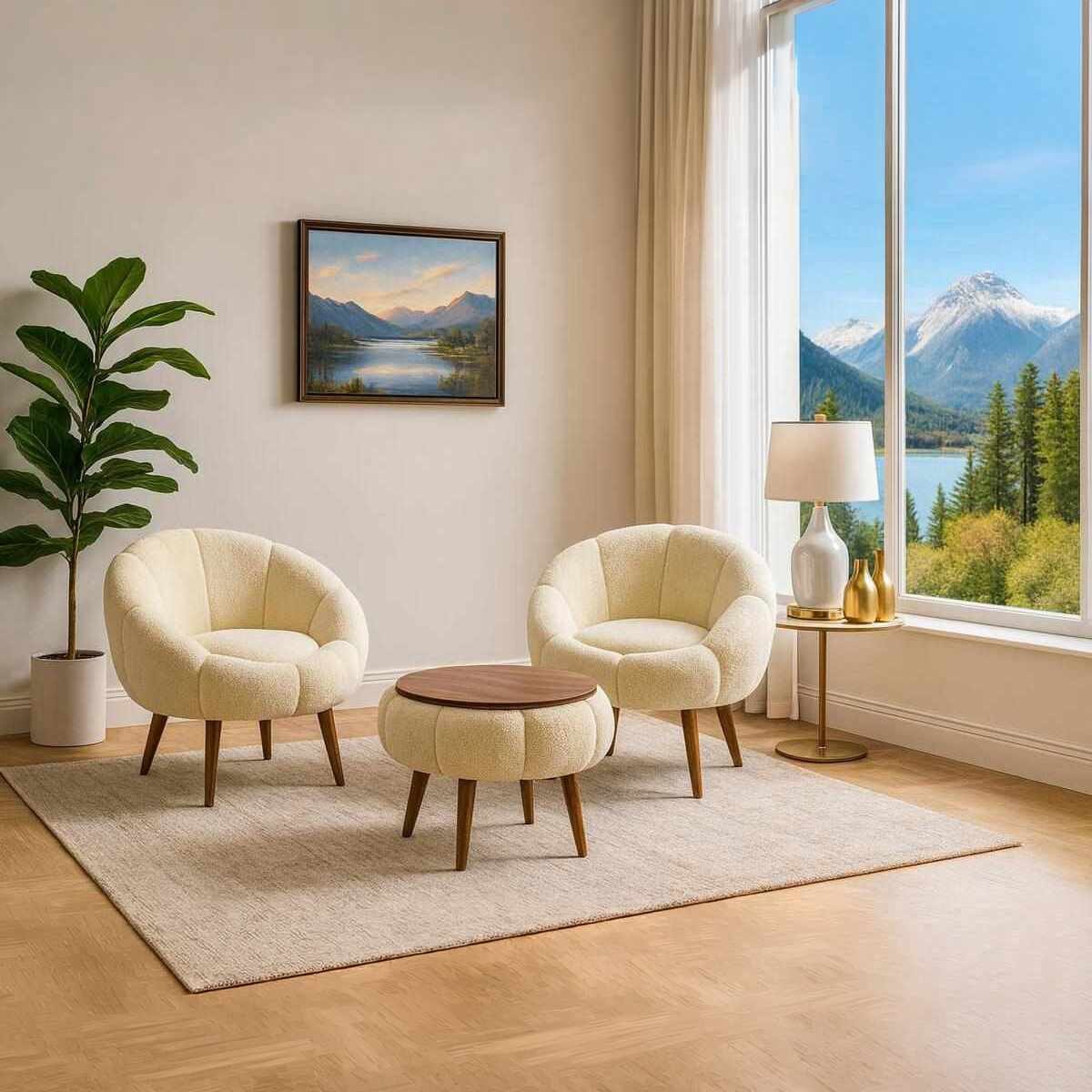 Zwei cremefarbene Ohrensessel aus Wellsoft-Stoff mit Eschenholzbeinen neben einem runden Couchtisch aus melaminbeschichteter Spanplatte.
