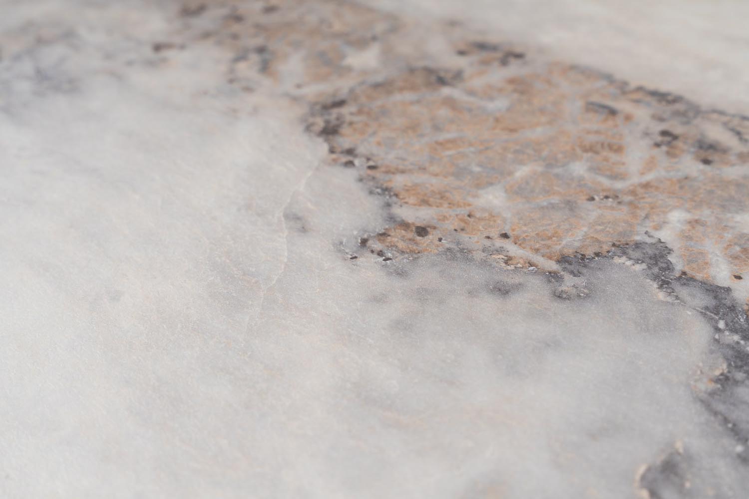 Prizma in Freesia- Marmor präsentiert im Onlineshop von KAQTU Design AG. Beistelltisch ist von Nordure