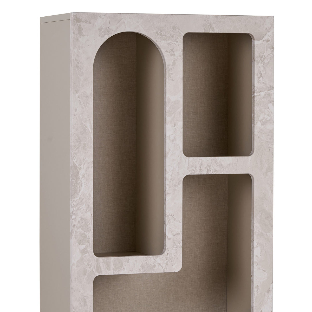 Aria Bücherregal von Nordure in Travertin-Marmor / Sandstein, melaminbeschichtete Spanplatte mit MDF-Türen, schmale Form mit mehreren Fächern.