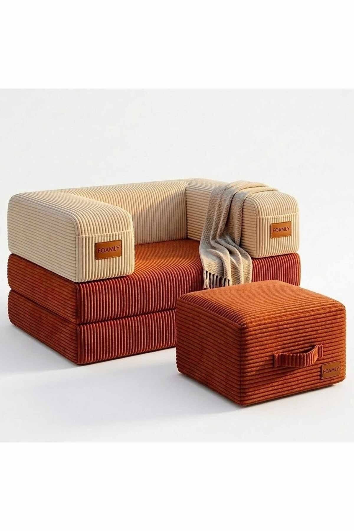 1-Sitzer Sofa und passender Pouf von Hanah Home in Ziegelrot und Creme, Bezug aus Polyester und Leinen, mit zwei Kissen und rutschfester Sohle.