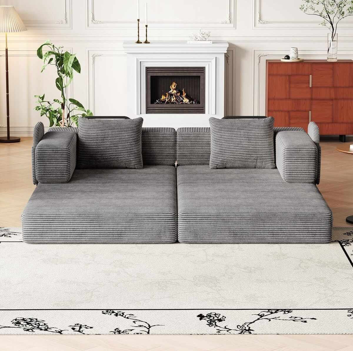 Graues 3-Sitzer Schlafsofa von Hanah Home aus Polyester-Leinen-Stoff mit Eisen-Stützstreben, zwei Kissen und rutschfester Sohle.