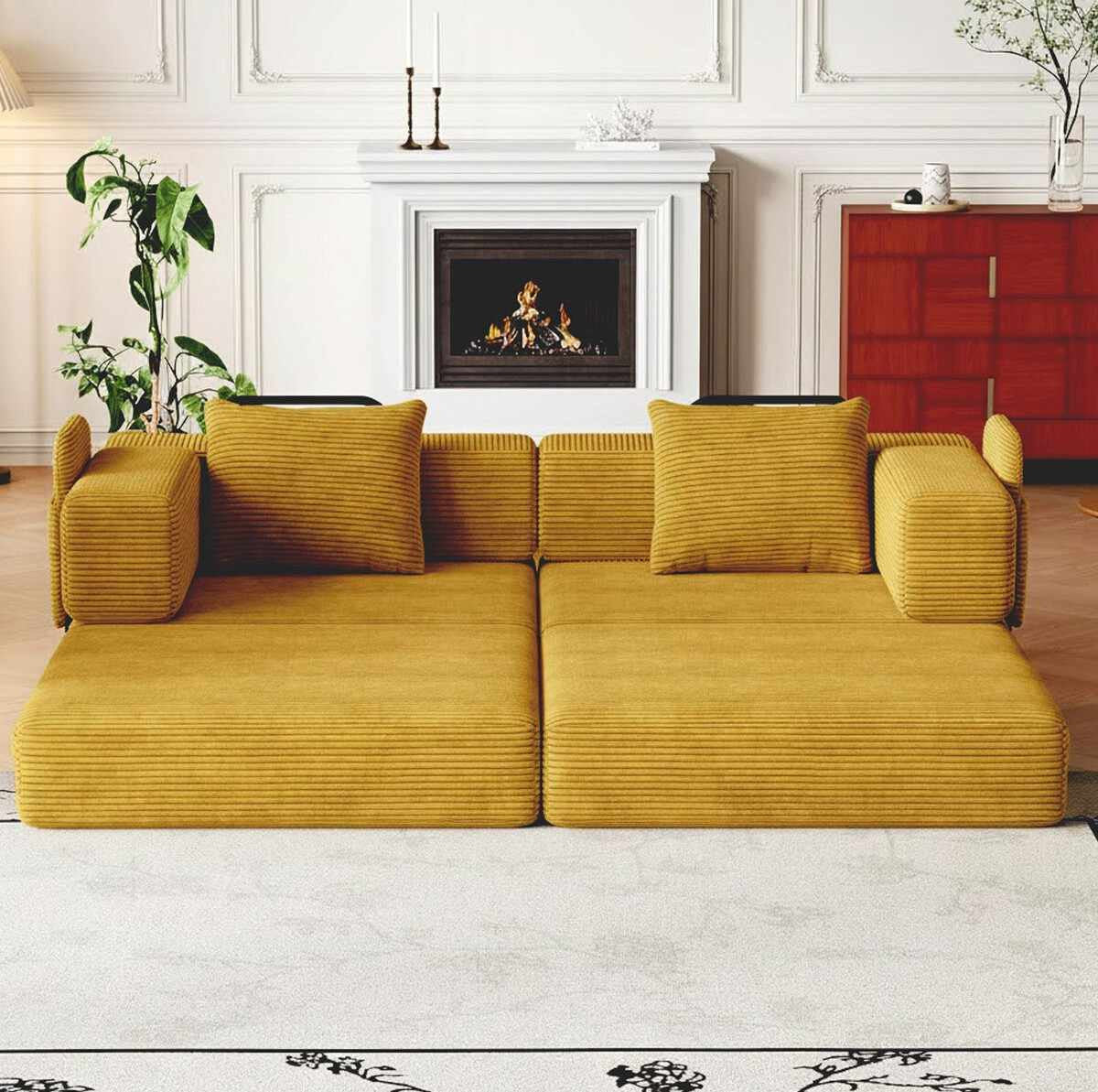 Senfgelbes 3-Sitzer Schlafsofa aus Polyester/Leinen mit Schaumstofffüllung, Eisenstützstreben und zwei Kissen, Frontalansicht auf hellem Hintergrund.