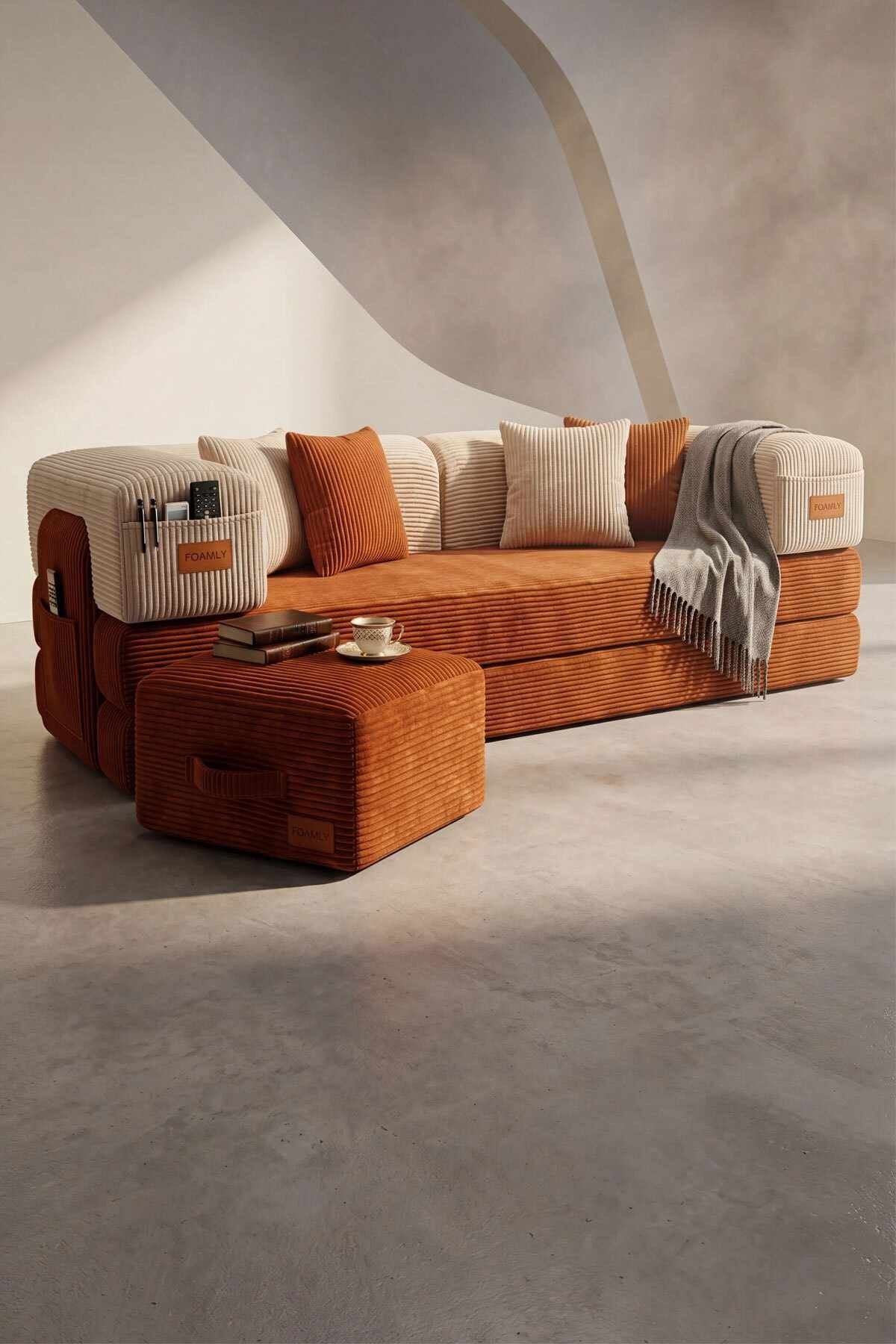 Dreisitzer-Schlafsofa aus Polyester-Leinen-Stoff in Ziegelrot und Creme mit vier Kissen und passendem Hocker, sichtbare Eisen-Stützstreben.