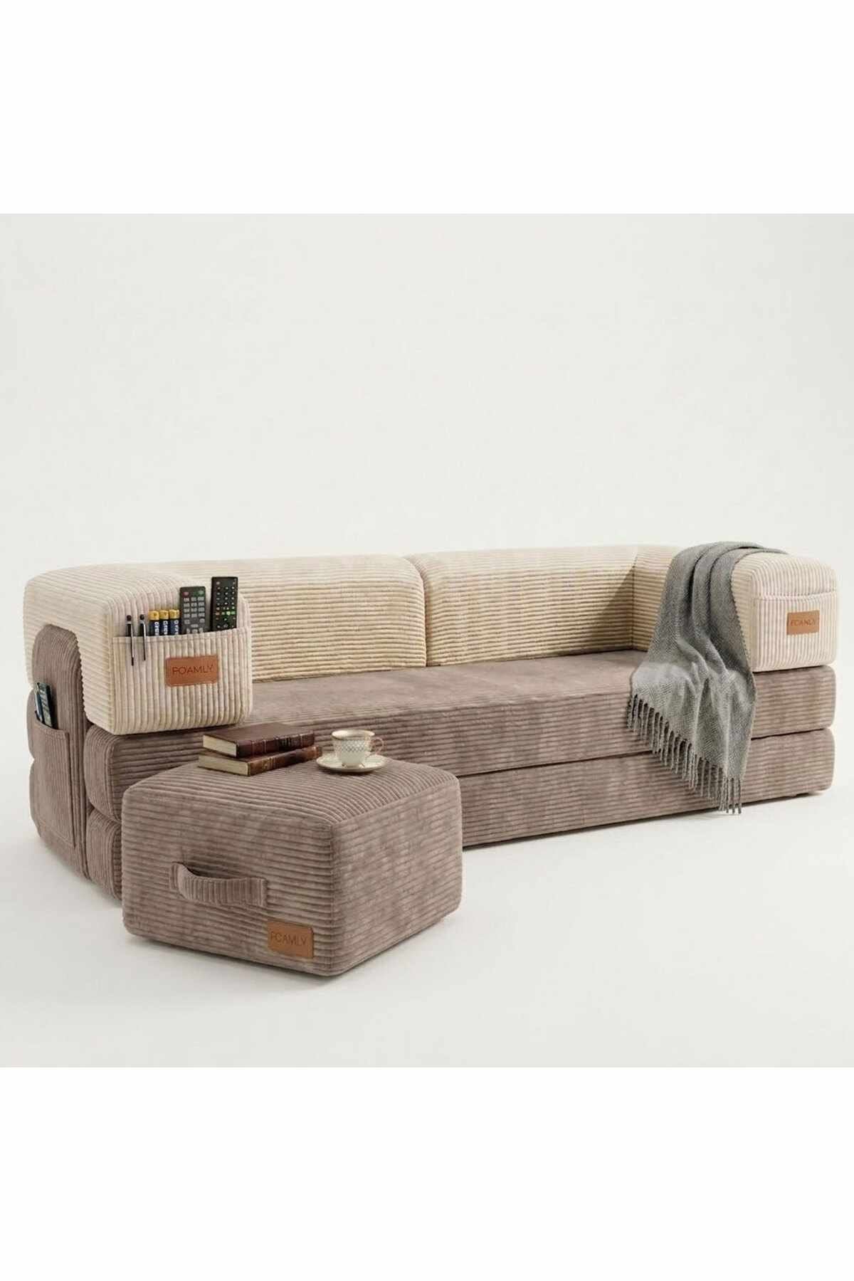 Foto eines 3-Sitzer Schlafsofas in Mink und Creme aus Polyester-Leinen-Stoff mit vier Kissen und passendem Hocker, ausgeklappt als Bett sichtbar.