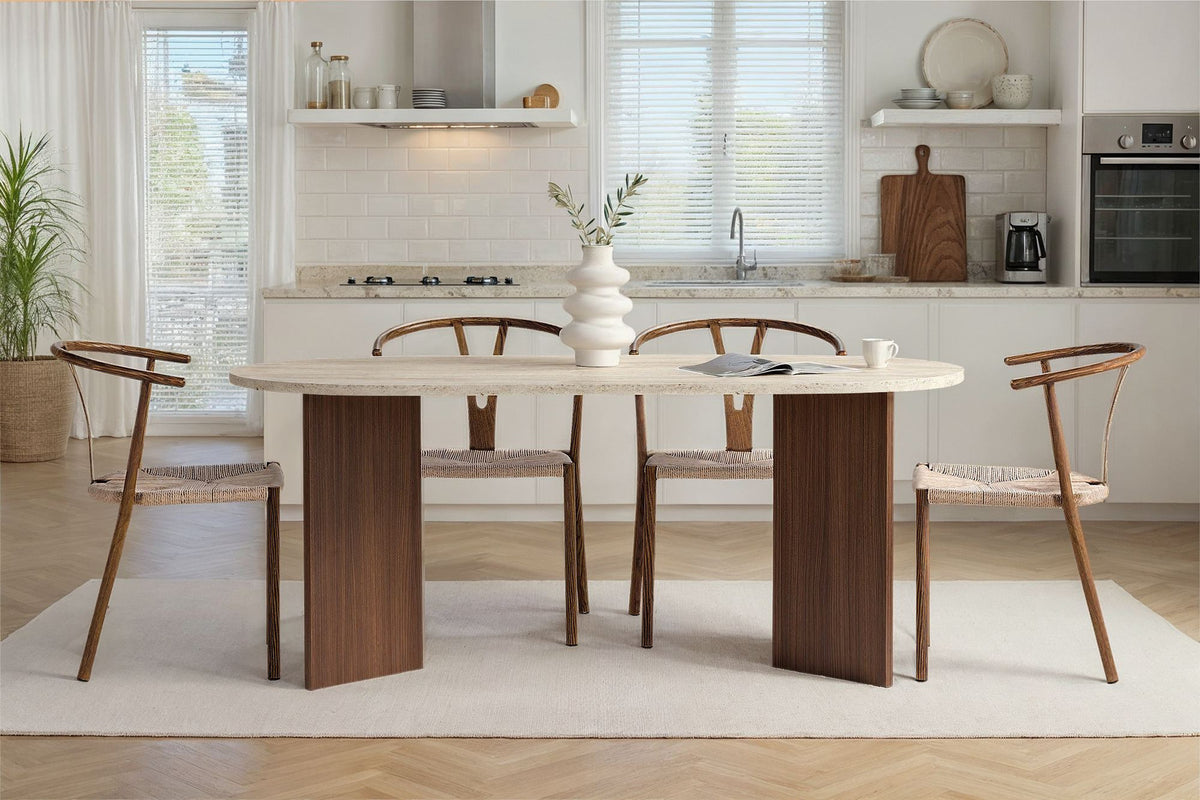Rechteckiger Esstisch mit Tischplatte in Travertin-Optik und Milano-Walnuss-Farbton, Masse 180x90x75 cm, aus melaminbeschichteter Spanplatte.