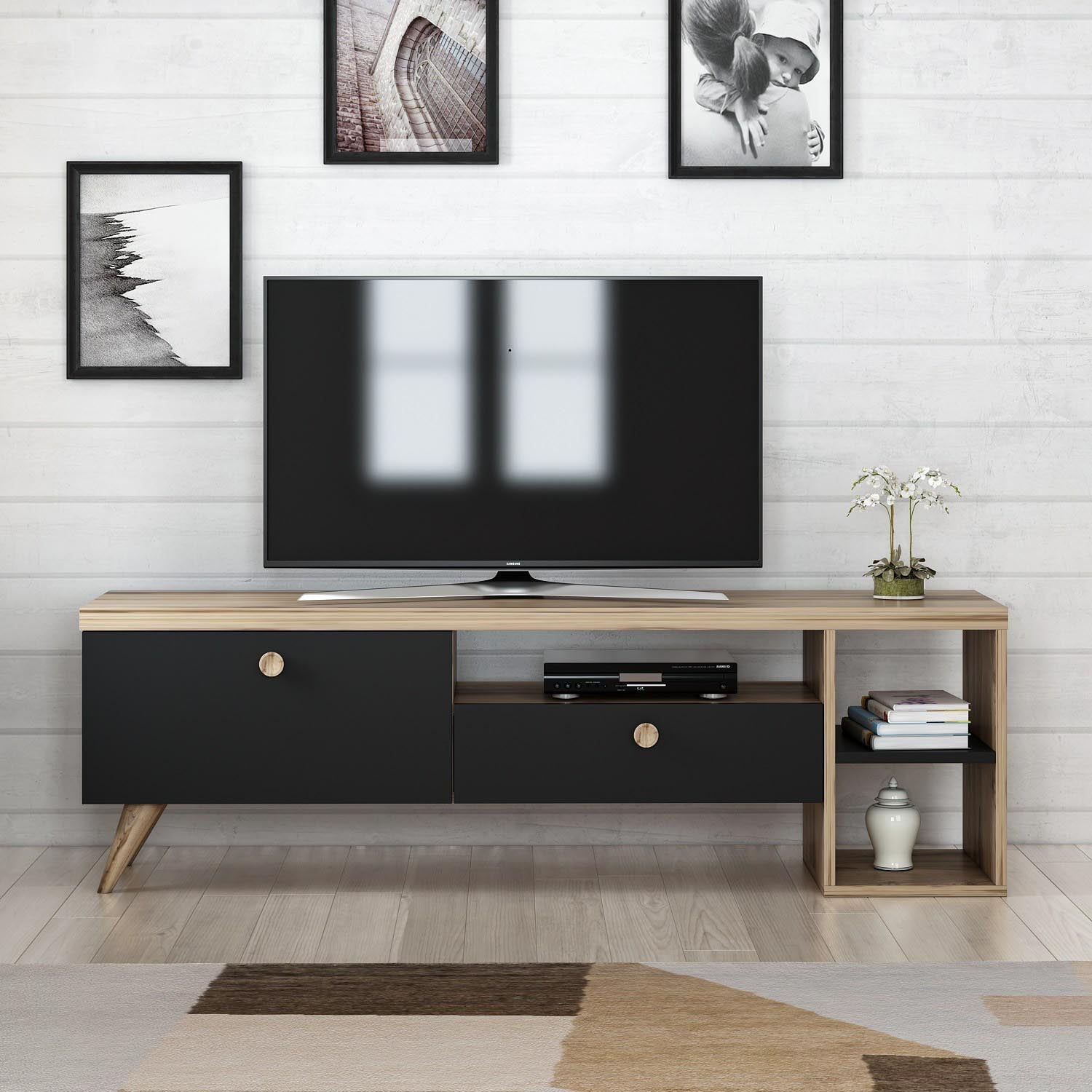 Parion - Black in Schwarze Eiche präsentiert im Onlineshop von KAQTU Design AG. Sideboard ist von Hanah Home