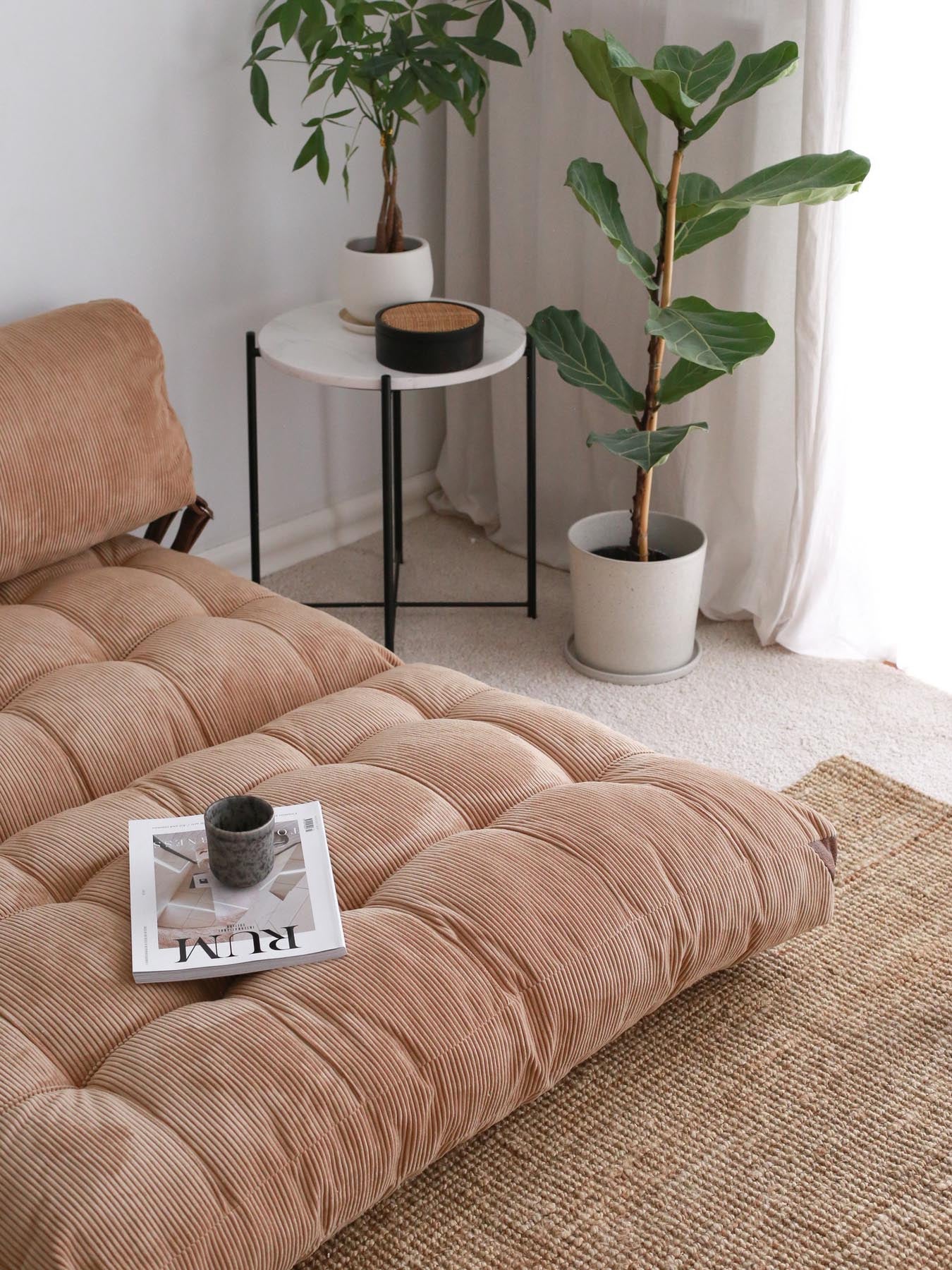 Fold Kadife 2 - Camel in Kamel präsentiert im Onlineshop von KAQTU Design AG. Bettsofa ist von Atelier Del Sofa