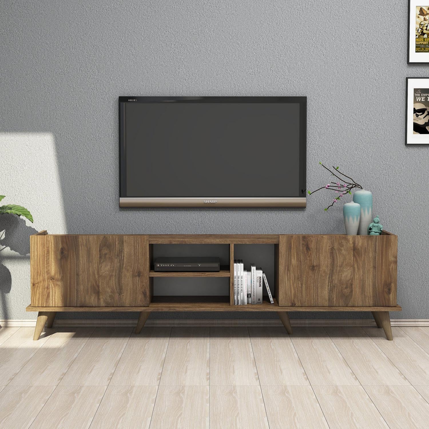 Elegante 1310 in Walnuss präsentiert im Onlineshop von KAQTU Design AG. Sideboard ist von Hanah Home
