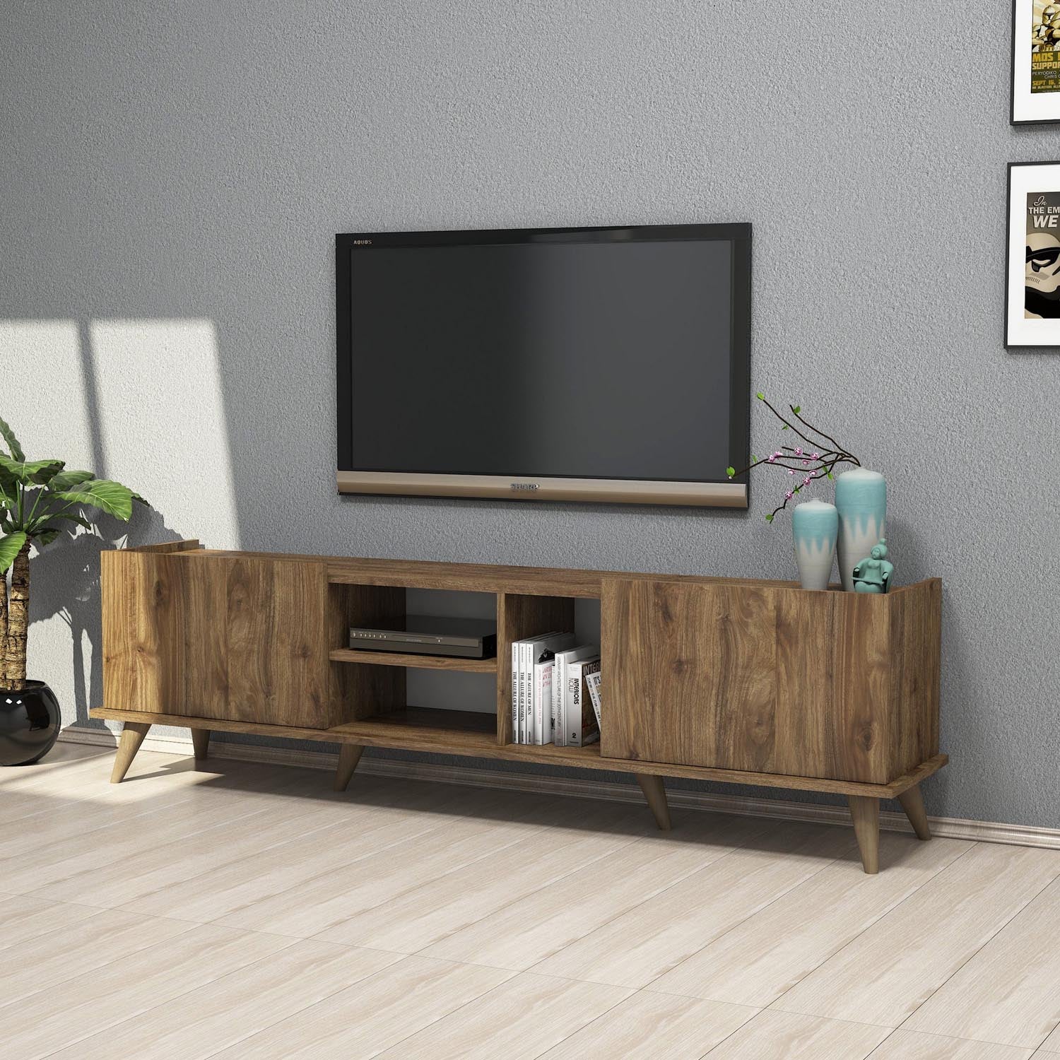 Elegante 1310 in Walnuss präsentiert im Onlineshop von KAQTU Design AG. Sideboard ist von Hanah Home