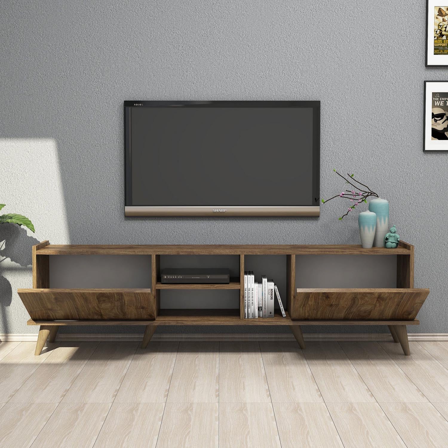 Elegante 1310 in Walnuss präsentiert im Onlineshop von KAQTU Design AG. Sideboard ist von Hanah Home