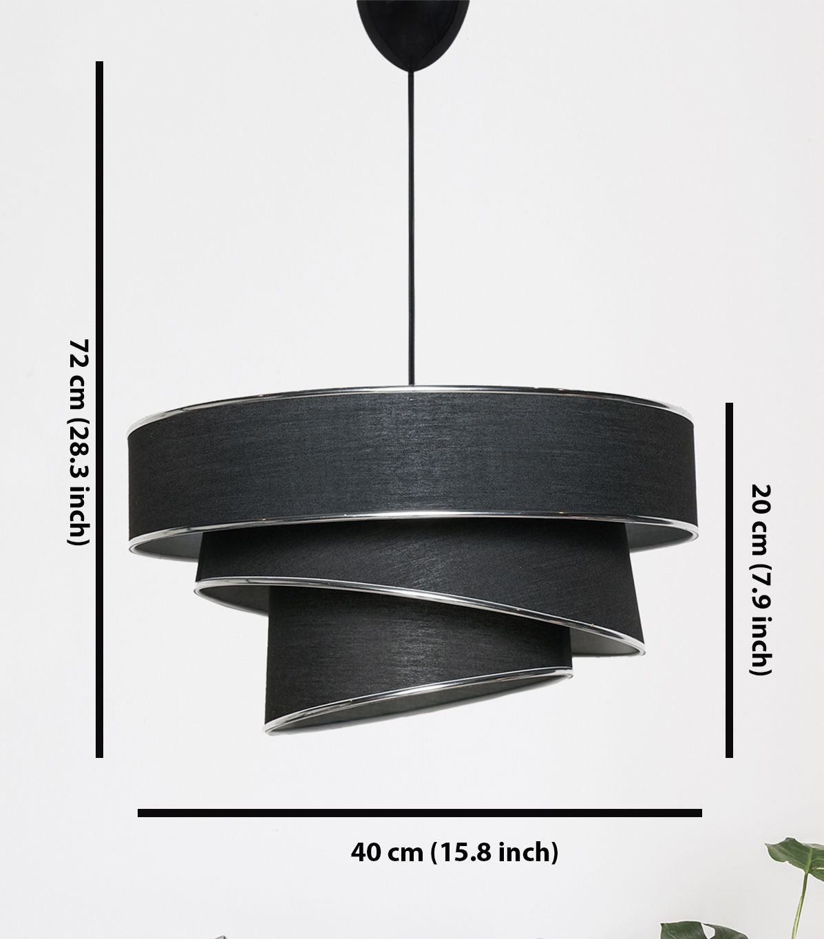 Couper Pendellampe - Schwarz Silber in Schwarz Silber präsentiert im Onlineshop von KAQTU Design AG. Pendelleuchte ist von Opviq