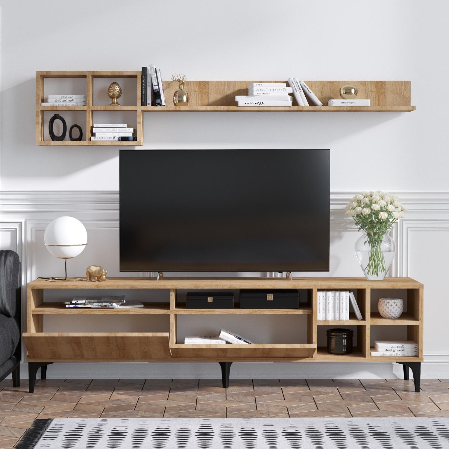 Debbie in Eiche präsentiert im Onlineshop von KAQTU Design AG. TV-Möbel ist von Hanah Home