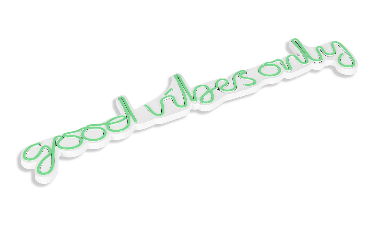 Good Vibes Only Wandleuchte - Grün in Grün präsentiert im Onlineshop von KAQTU Design AG. Wandleuchte ist von Wallity