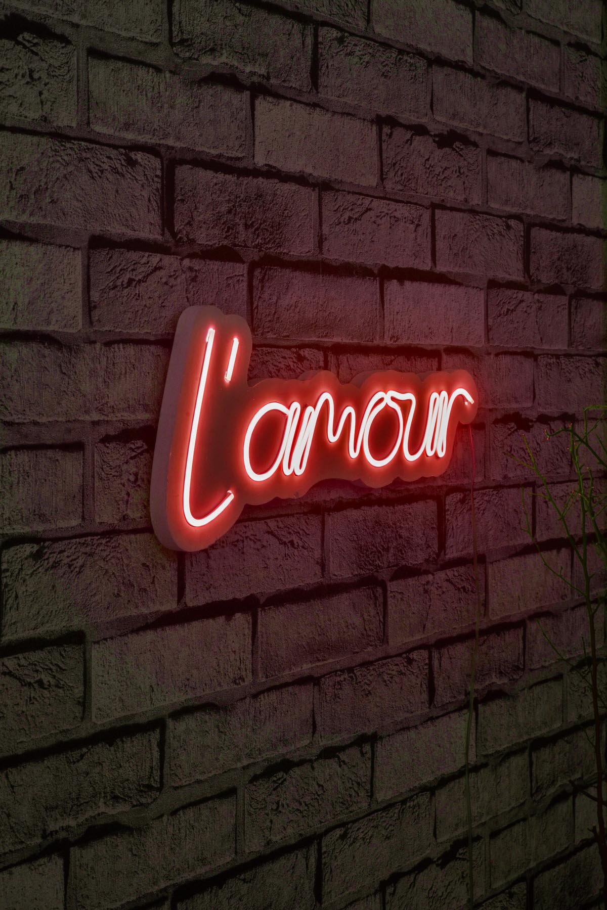 L'amour - Red in Rot präsentiert im Onlineshop von KAQTU Design AG. Wandleuchte ist von Wallity