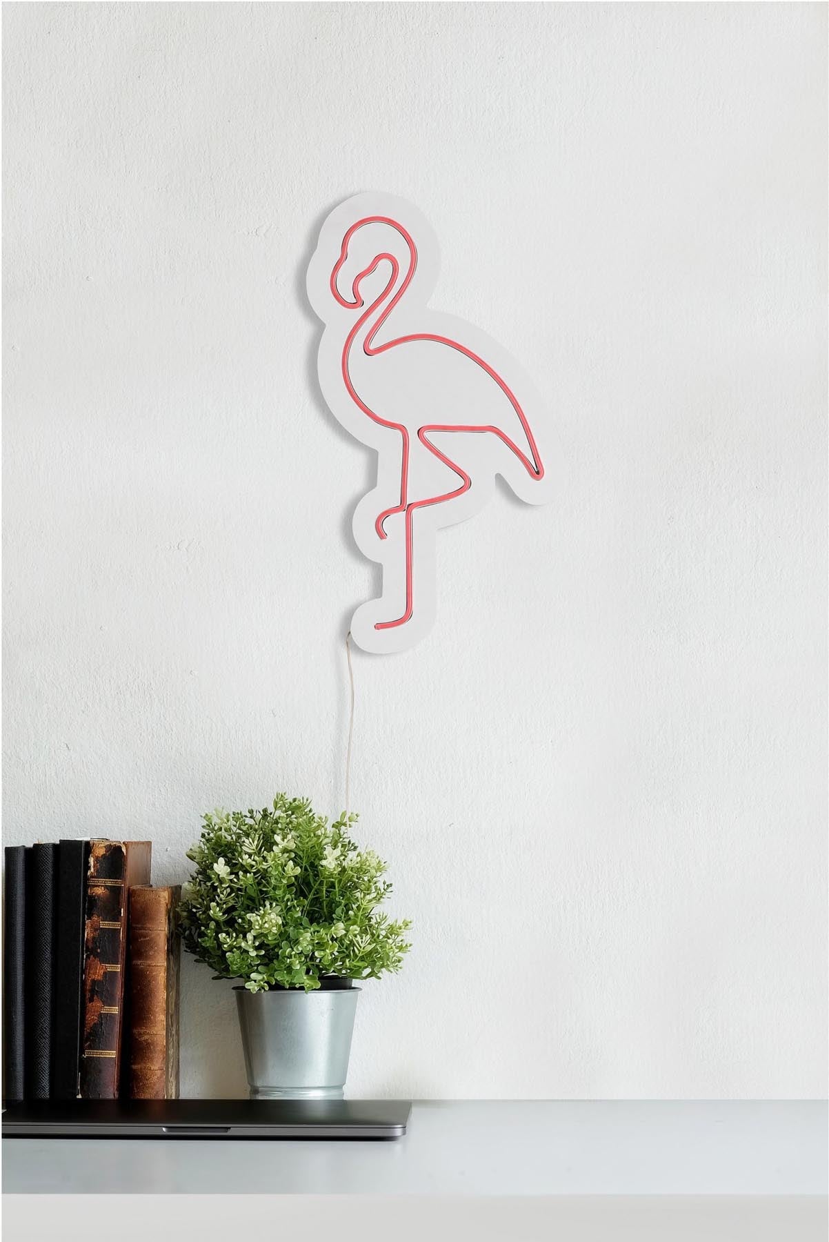 Flamingo - Pink in Rosa präsentiert im Onlineshop von KAQTU Design AG. Wandleuchte ist von Wallity