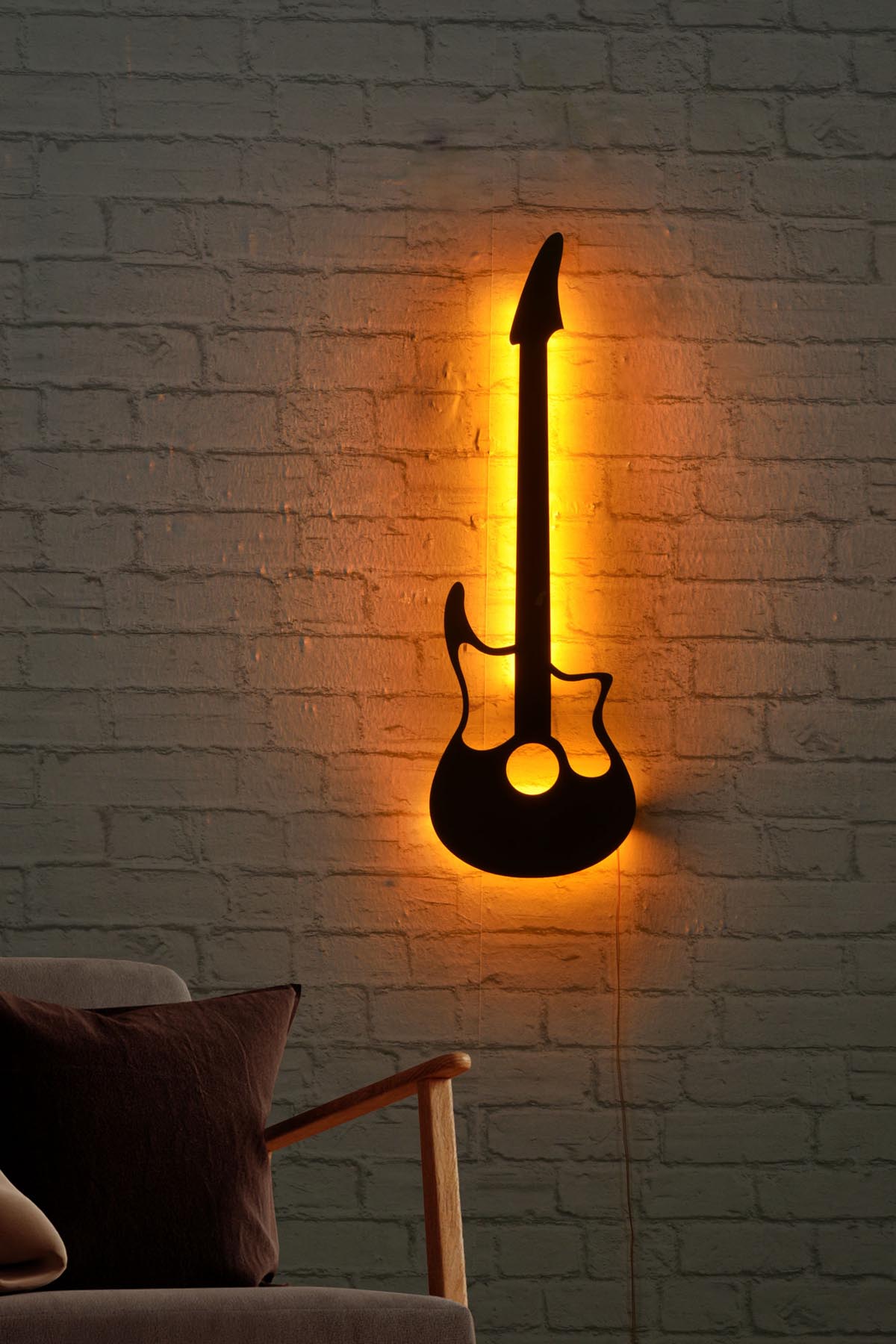 Guitar Wandleuchte - Gelb in Gelb präsentiert im Onlineshop von KAQTU Design AG. Wandleuchte ist von Wallity