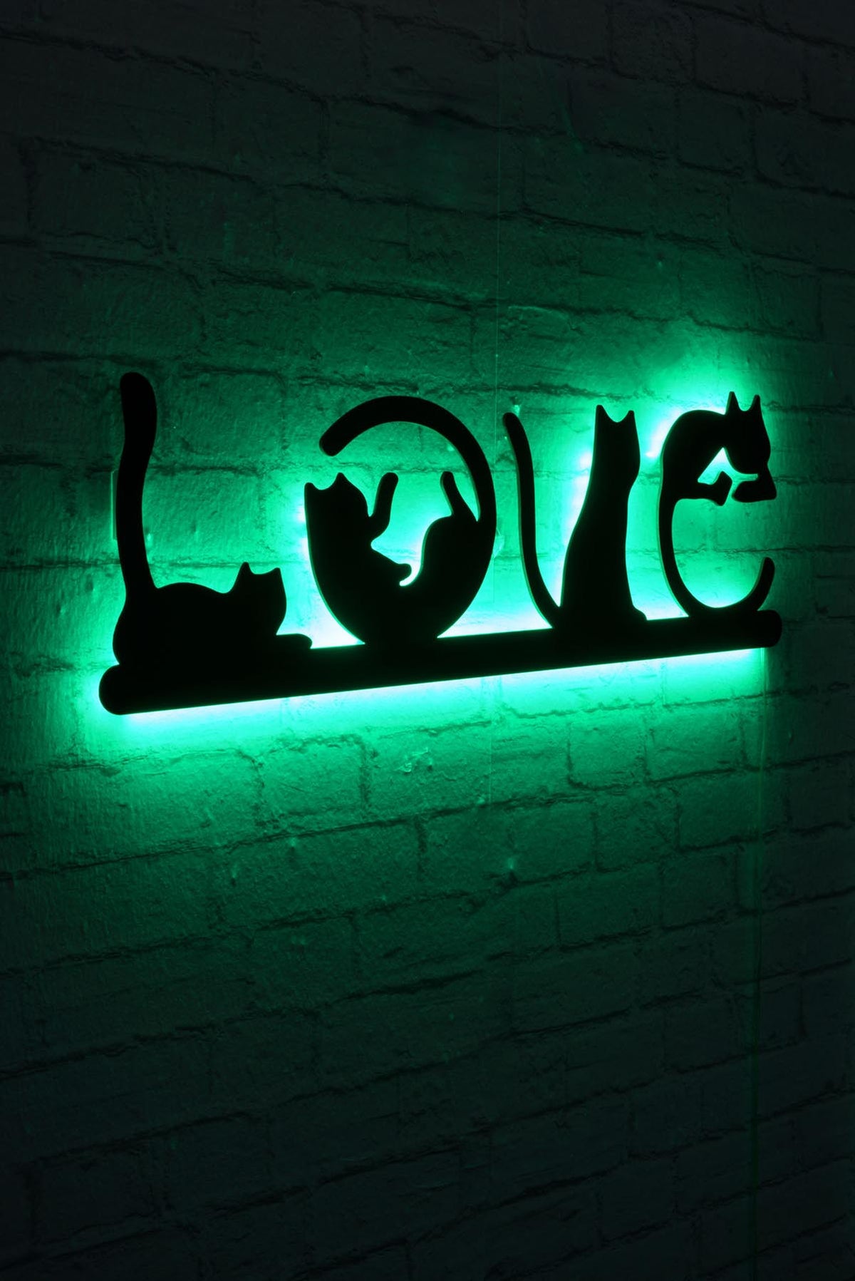 Cat Love Wandleuchte - Grün in Grün präsentiert im Onlineshop von KAQTU Design AG. Wandleuchte ist von Wallity