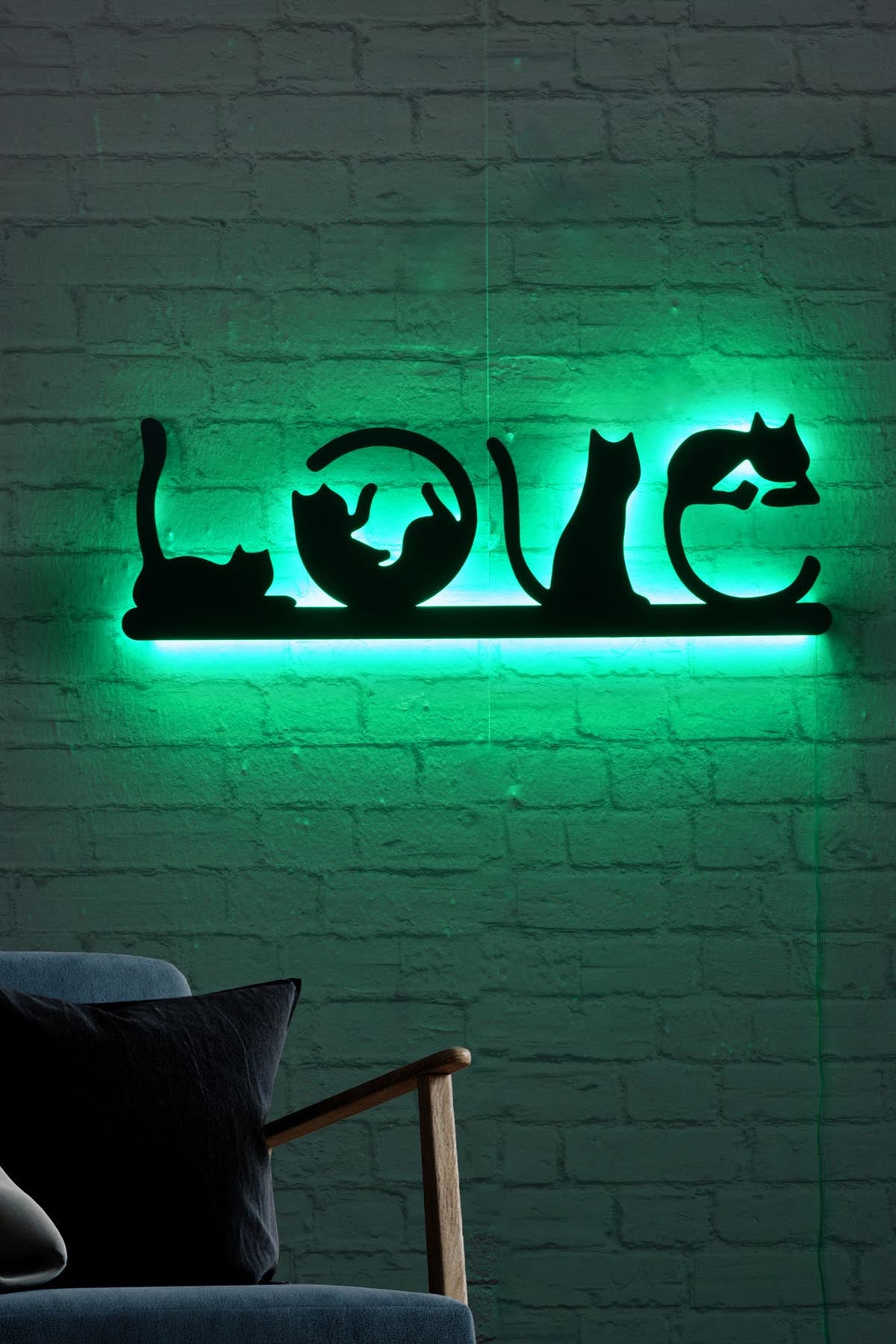 Cat Love - Green in Grün präsentiert im Onlineshop von KAQTU Design AG. Wandleuchte ist von Wallity
