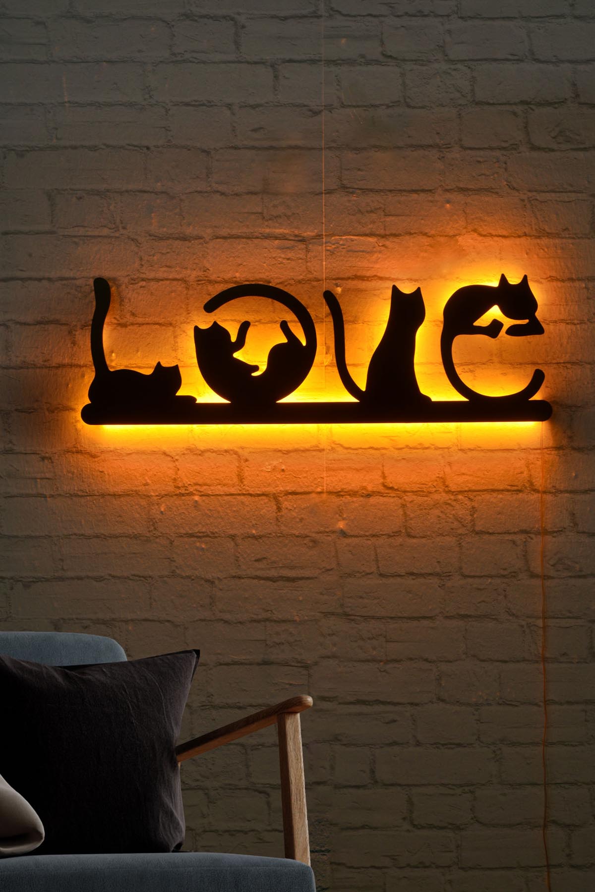 Cat Love - Yellow in Gelb präsentiert im Onlineshop von KAQTU Design AG. Wandleuchte ist von Wallity
