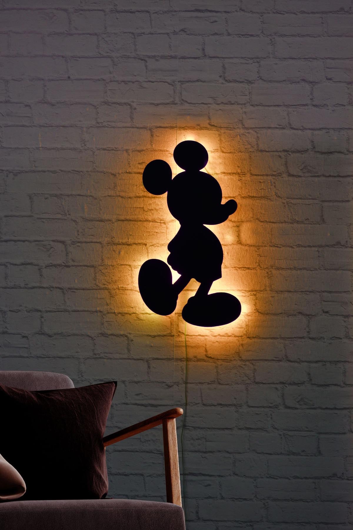 Mickey Mouse - Yellow in Gelb präsentiert im Onlineshop von KAQTU Design AG. Wandleuchte ist von Wallity