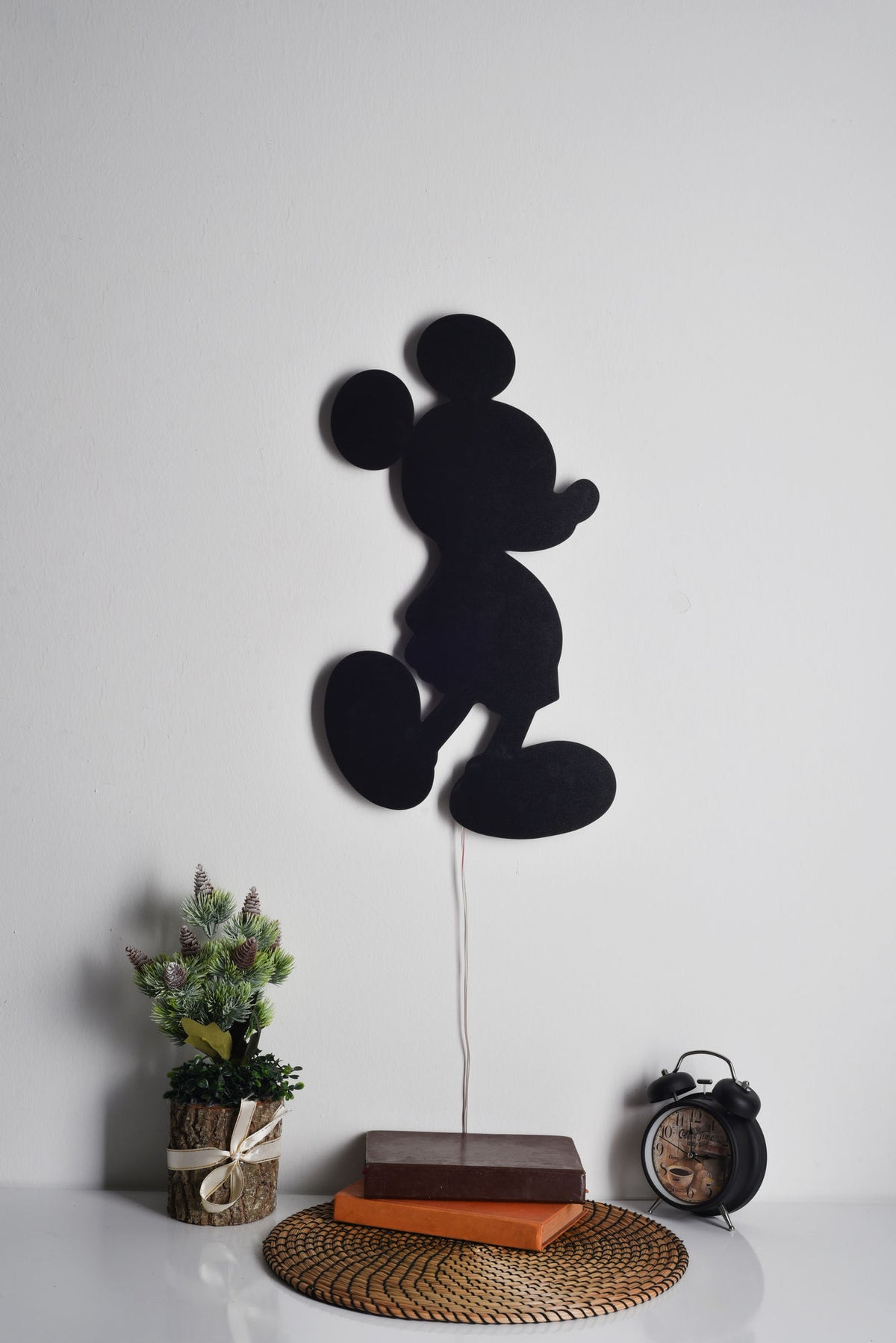 Mickey Mouse Wandleuchte - Gelb in Gelb präsentiert im Onlineshop von KAQTU Design AG. Wandleuchte ist von Wallity