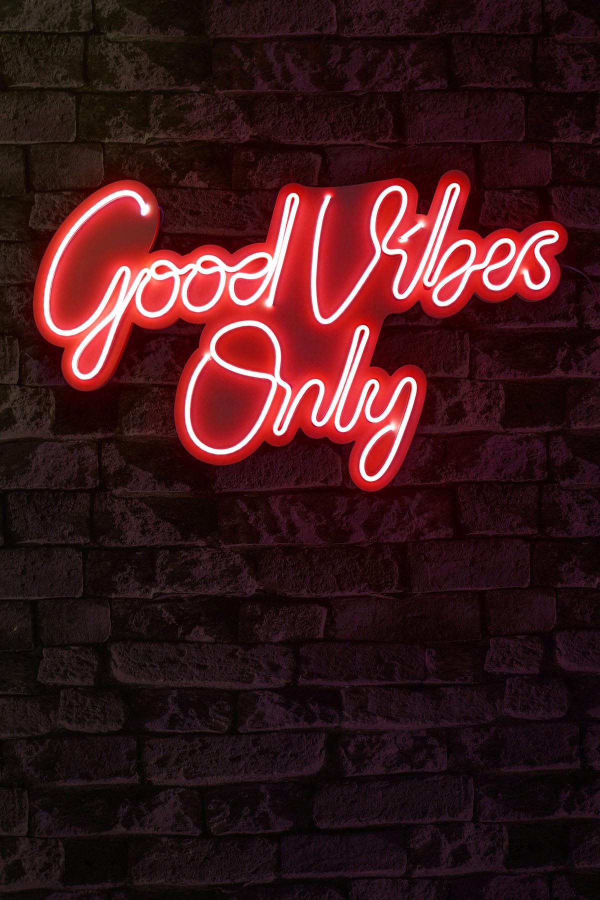 Good Vibes Only 2 Wandleuchte - Rot in Rot präsentiert im Onlineshop von KAQTU Design AG. Wandleuchte ist von Wallity
