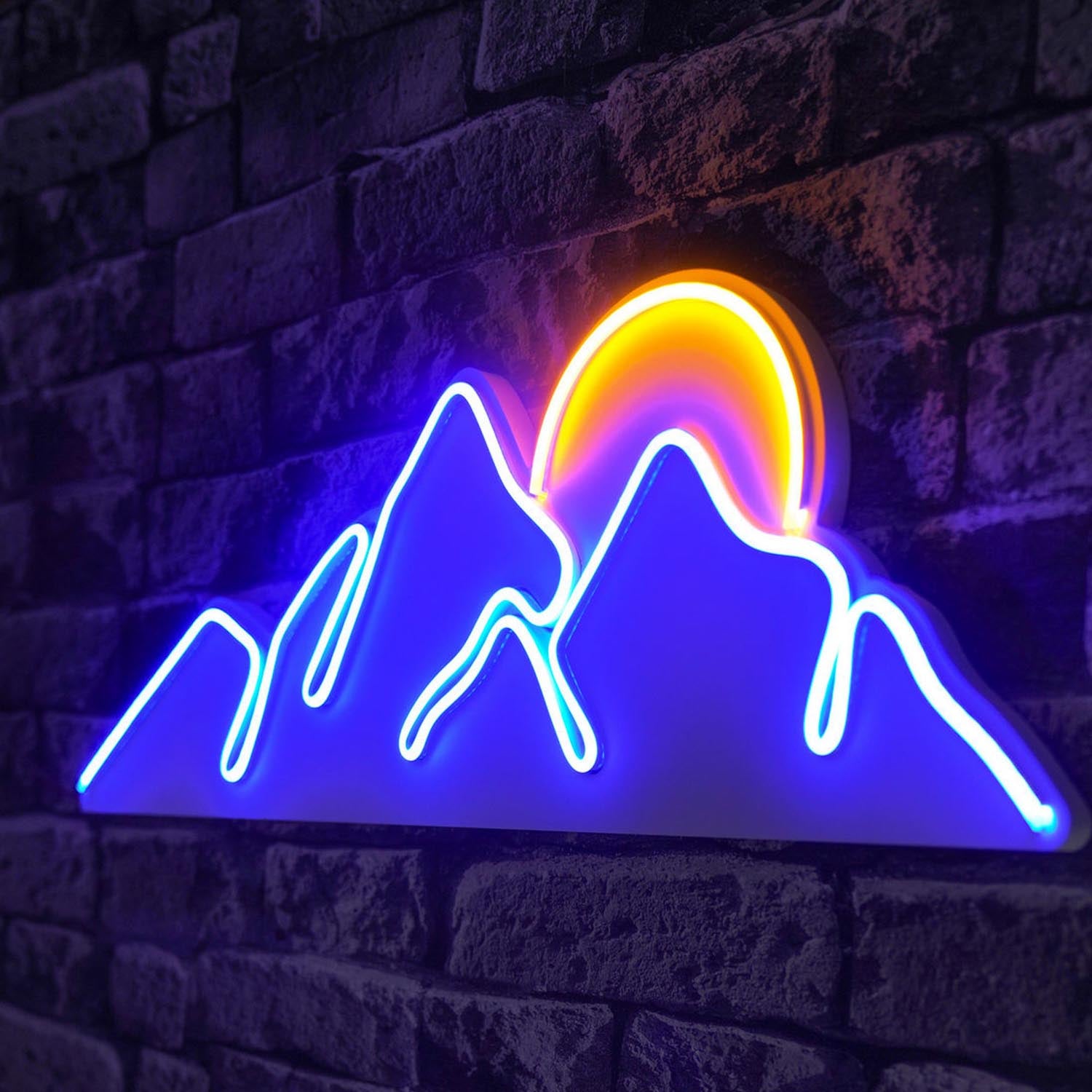 Mountain - Blue - Yellow in Blau
 Gelb präsentiert im Onlineshop von KAQTU Design AG. Wandleuchte ist von Wallity