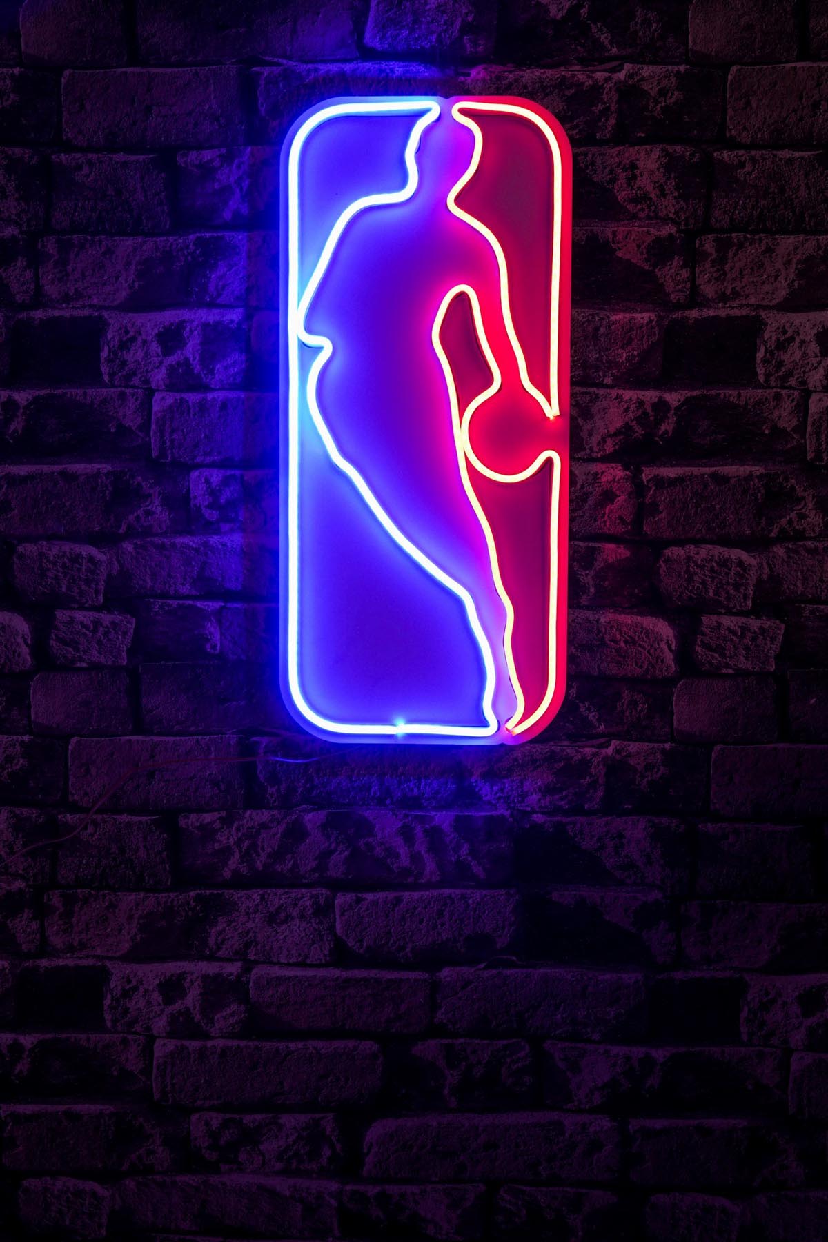 The Logo Jerry West - Multicolor in Mehrfarbig präsentiert im Onlineshop von KAQTU Design AG. Wandleuchte ist von Wallity