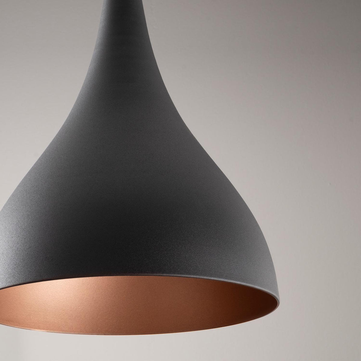 Berceste Pendellampe - Schwarz in Schwarz präsentiert im Onlineshop von KAQTU Design AG. Pendelleuchte ist von Opviq