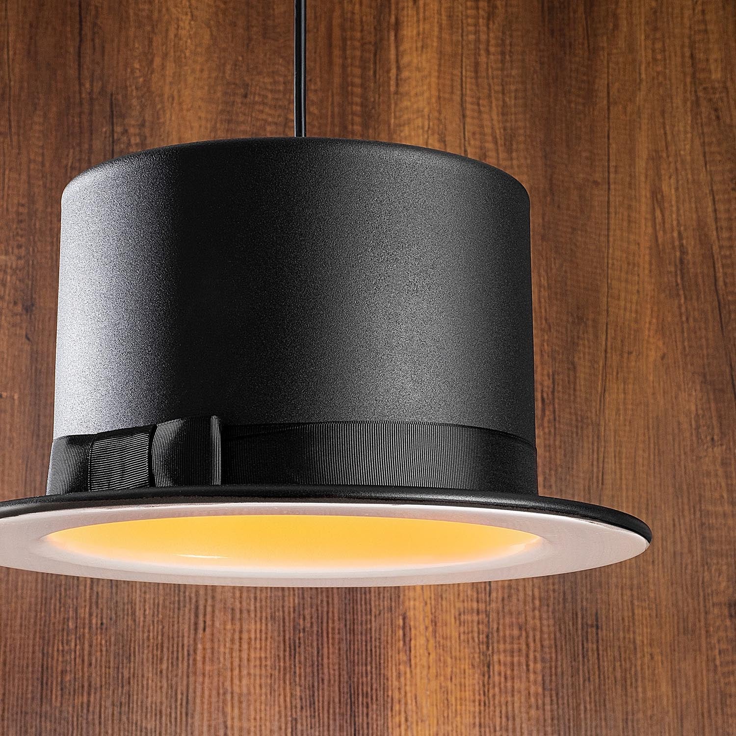 Fötr Sivani - MR-317 in Schwarz Weiss präsentiert im Onlineshop von KAQTU Design AG. Pendelleuchte ist von Opviq