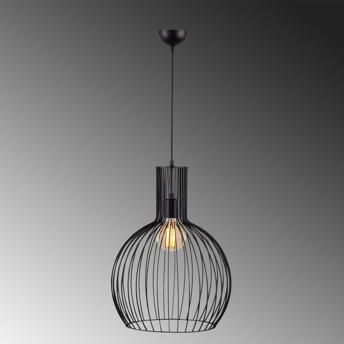Fellini Pendellampe - Schwarz in Schwarz präsentiert im Onlineshop von KAQTU Design AG. Pendelleuchte ist von Opviq