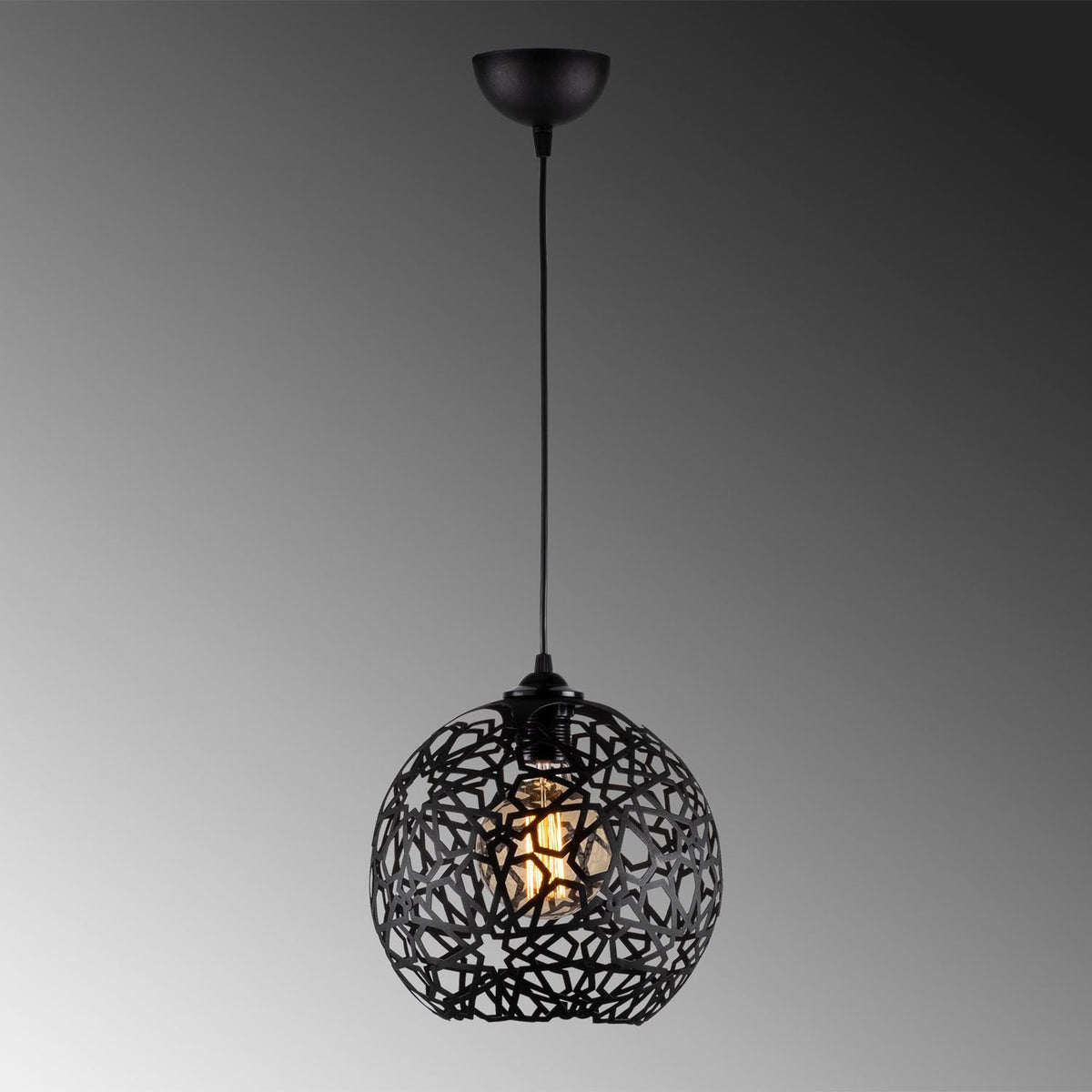 Fellini Pendellampe - Schwarz in Schwarz präsentiert im Onlineshop von KAQTU Design AG. Pendelleuchte ist von Opviq