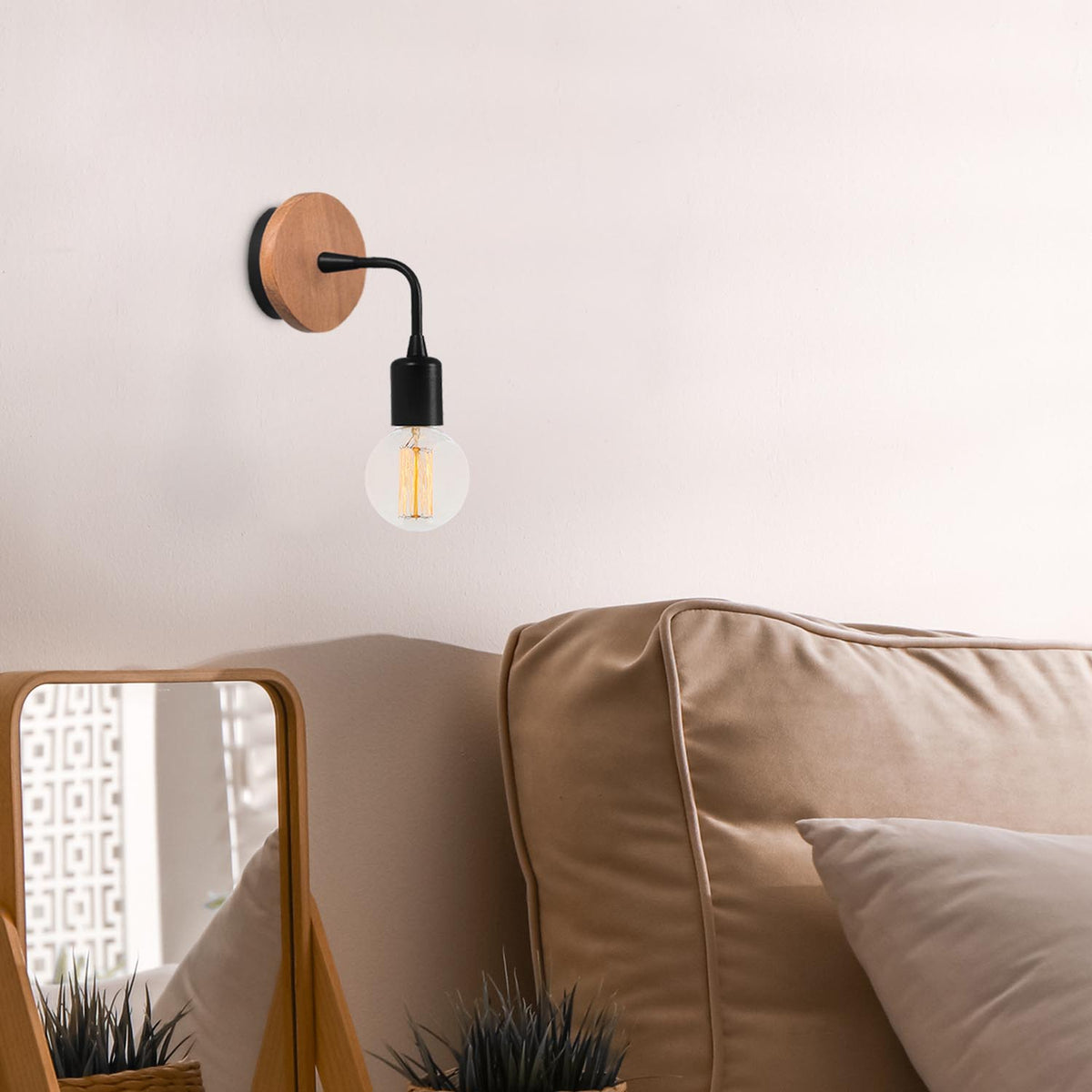 Dartini Wandleuchte - Schwarz in Schwarz präsentiert im Onlineshop von KAQTU Design AG. Wandleuchte ist von Opviq