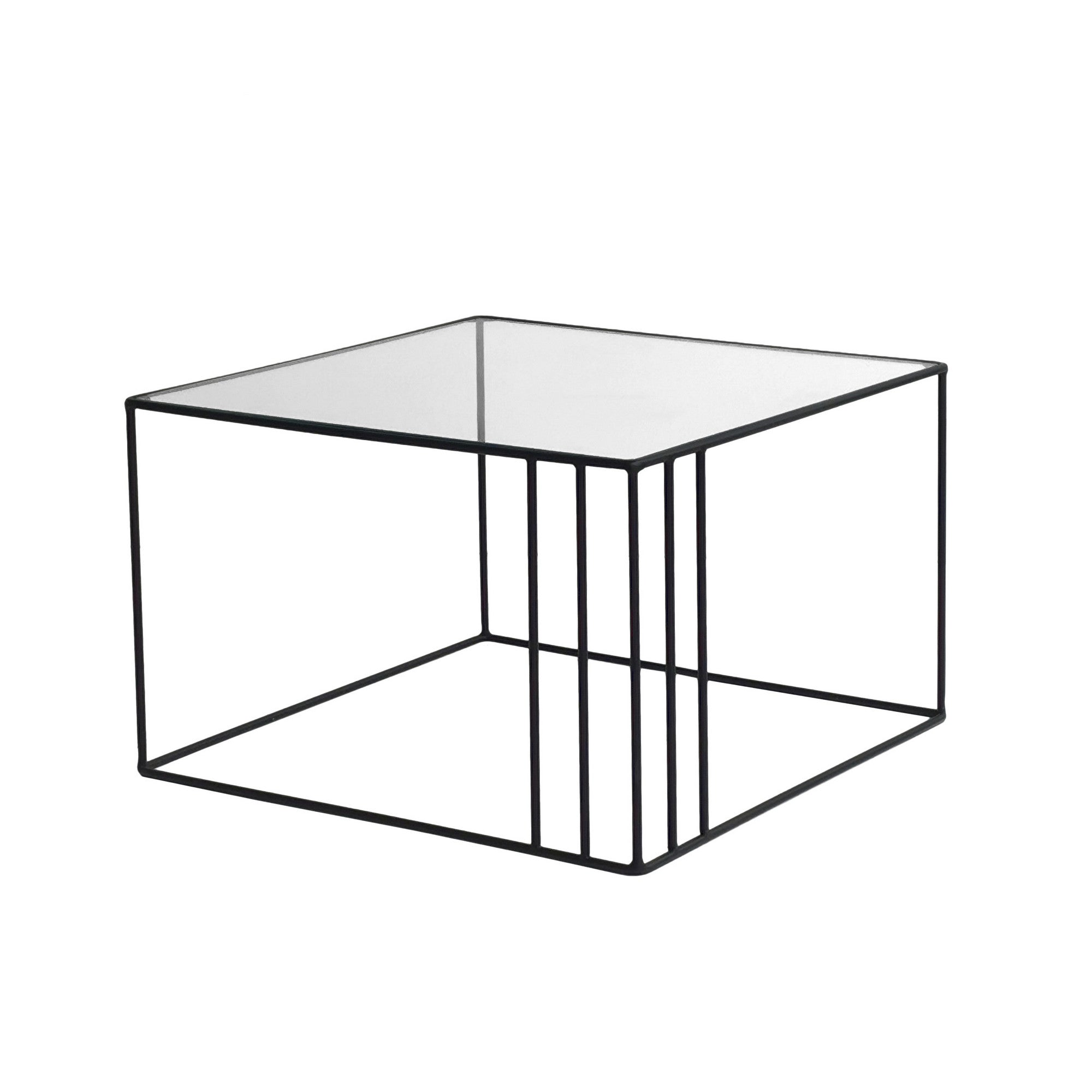 Outline - Black in Schwarz präsentiert im Onlineshop von KAQTU Design AG. Beistelltisch ist von Hanah Home