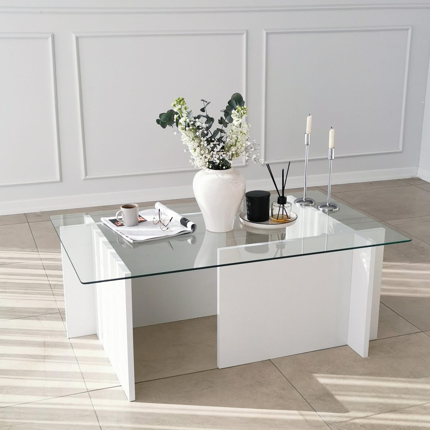 Escape - White in Weiss präsentiert im Onlineshop von KAQTU Design AG. Beistelltisch ist von Hanah Home