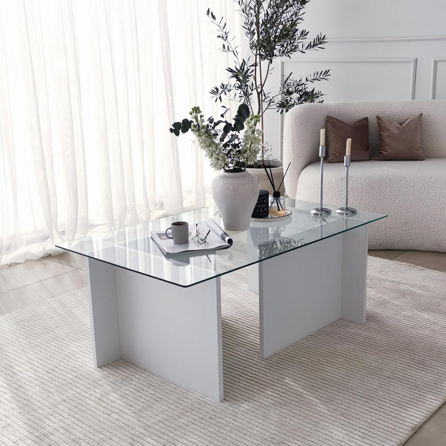 Escape - White in Weiss präsentiert im Onlineshop von KAQTU Design AG. Beistelltisch ist von Hanah Home