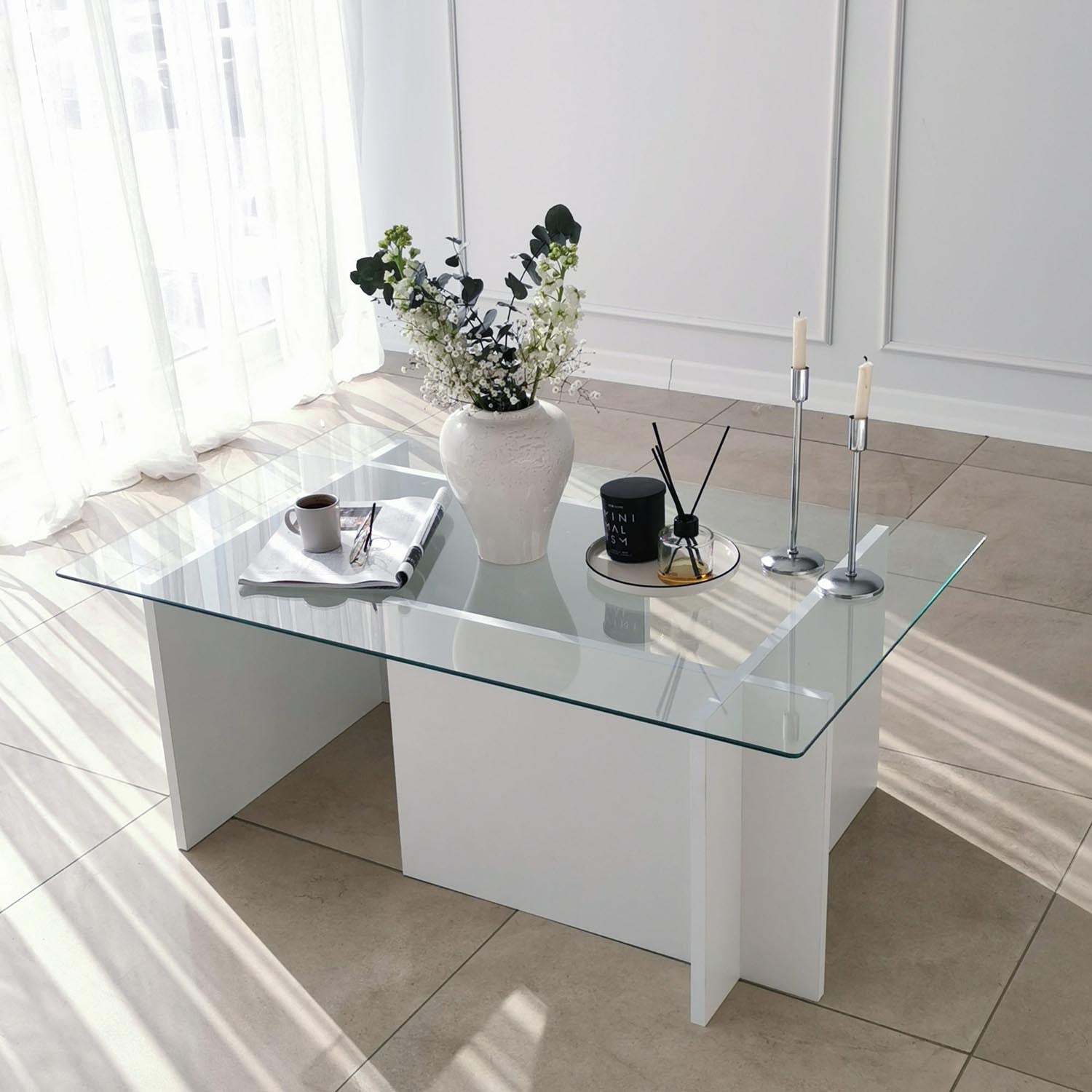 Escape - White in Weiss präsentiert im Onlineshop von KAQTU Design AG. Beistelltisch ist von Hanah Home