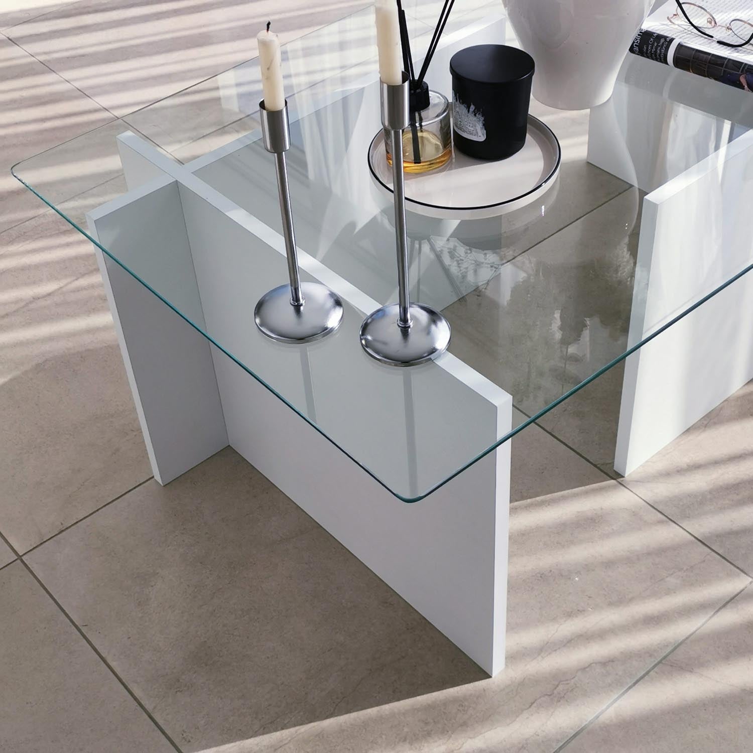 Escape - White in Weiss präsentiert im Onlineshop von KAQTU Design AG. Beistelltisch ist von Hanah Home