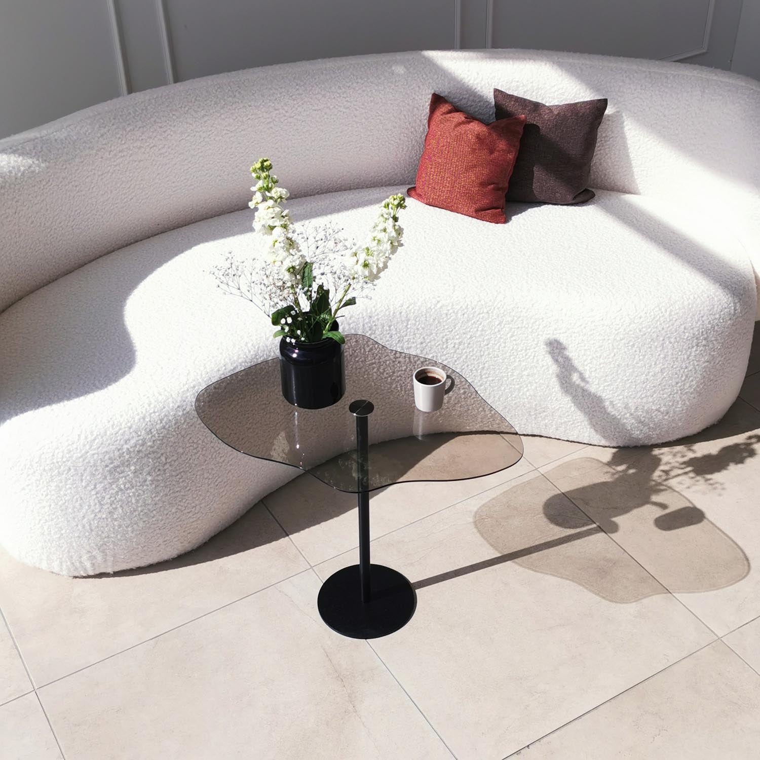 Dior - Black in Schwarz präsentiert im Onlineshop von KAQTU Design AG. Beistelltisch ist von Hanah Home