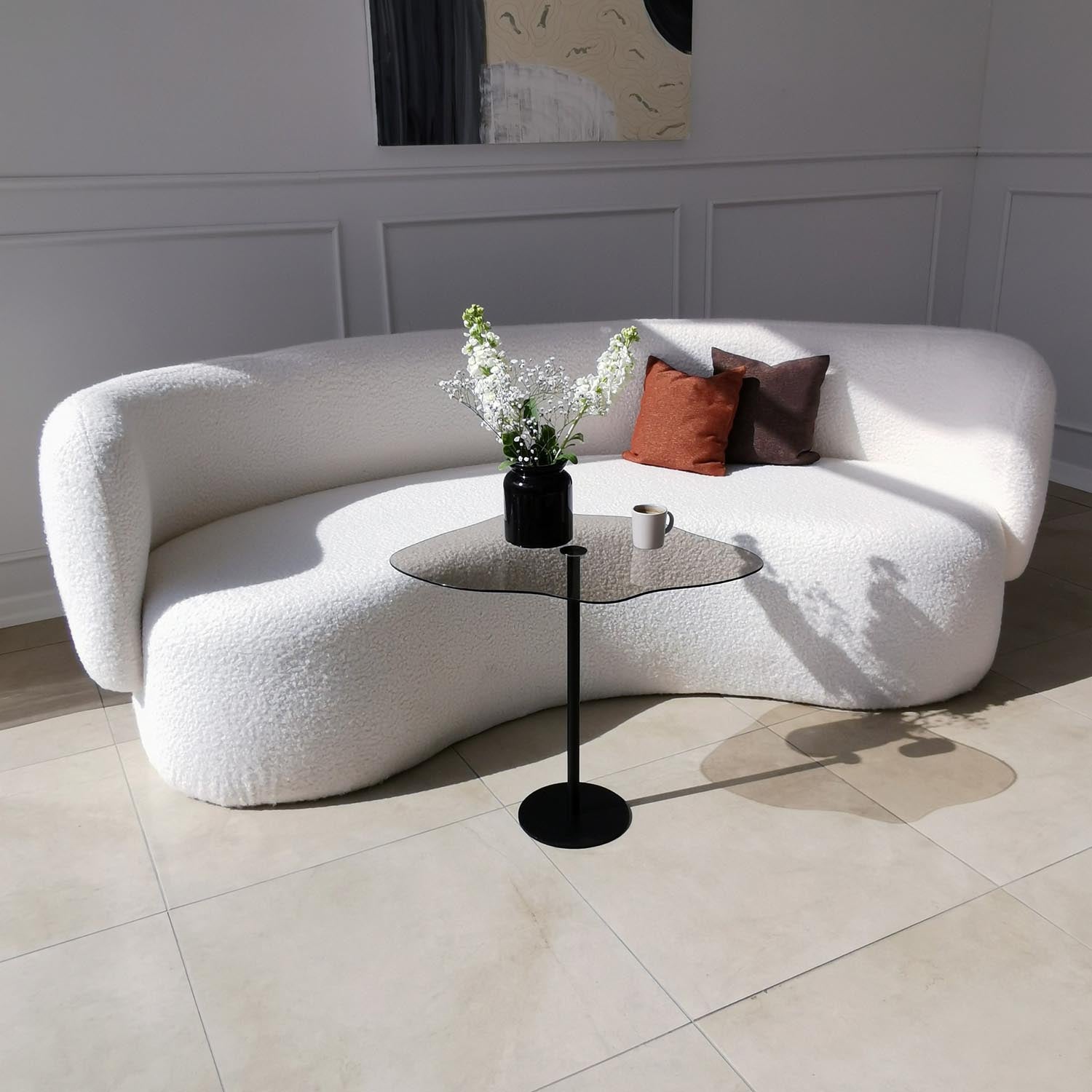 Dior - Black in Schwarz präsentiert im Onlineshop von KAQTU Design AG. Beistelltisch ist von Hanah Home